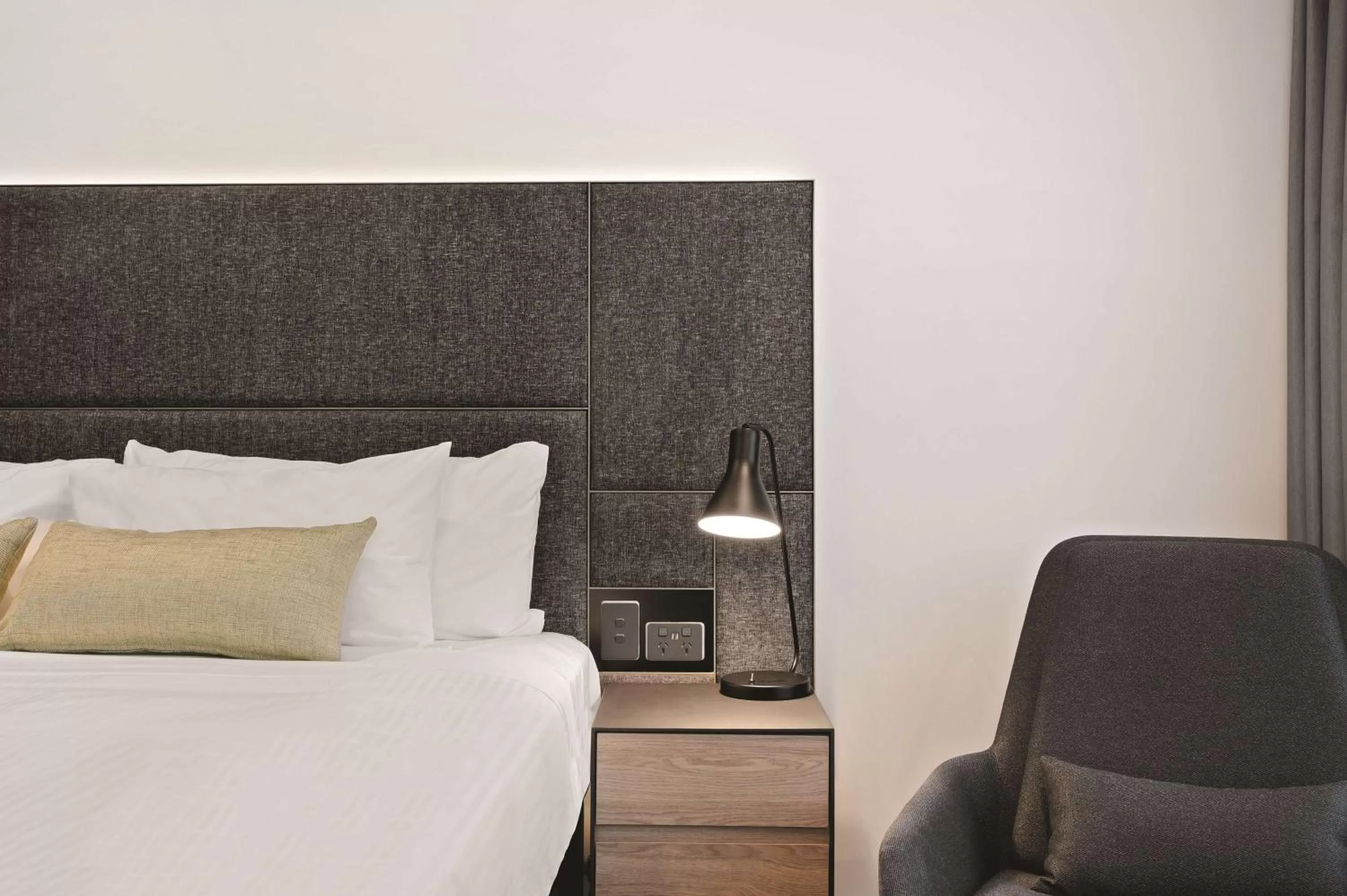 Accessible Urban Room King or Twin in Vibe Hotel Melbourne