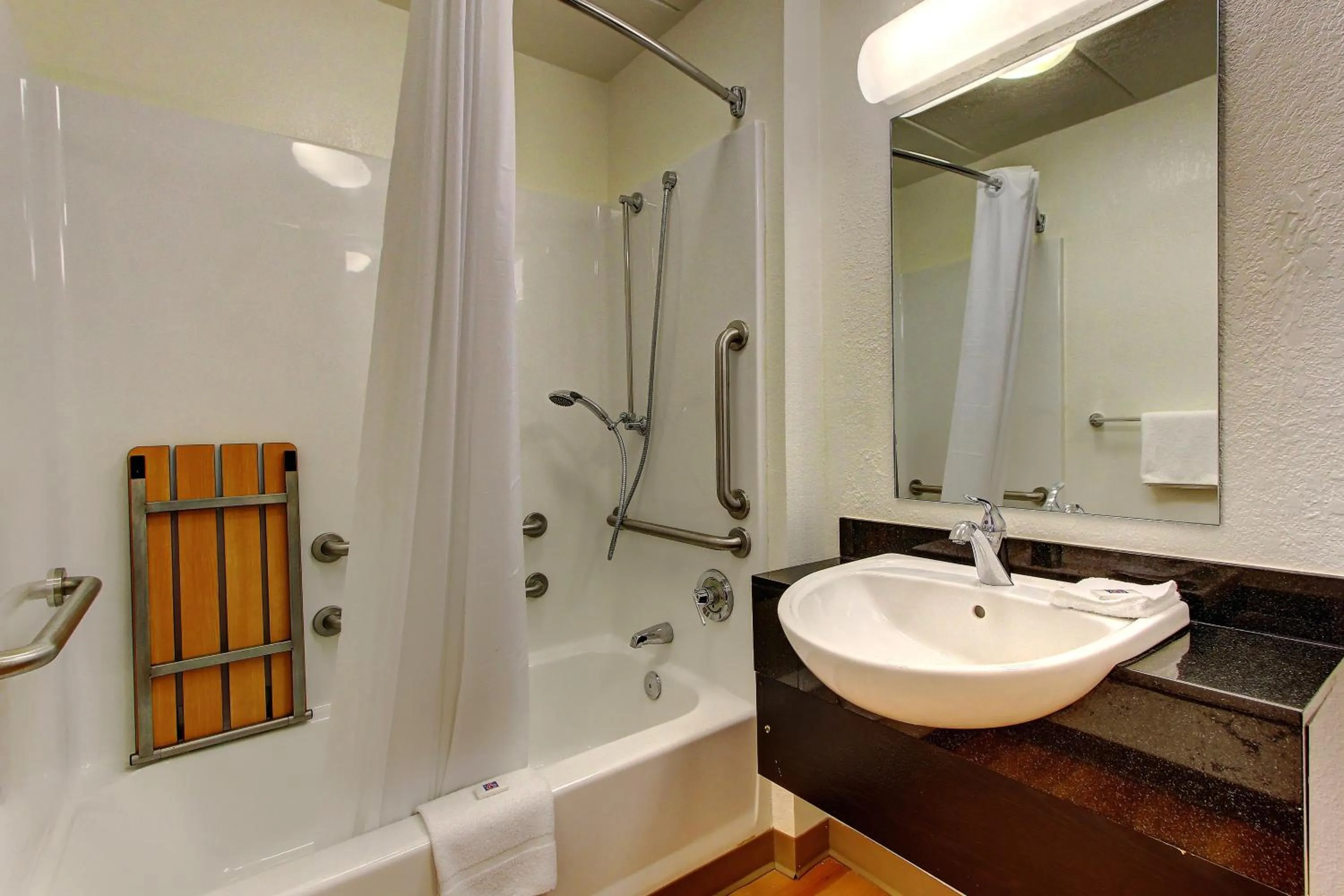 Quadruple Room - Disability Access in Motel 6-York, PA