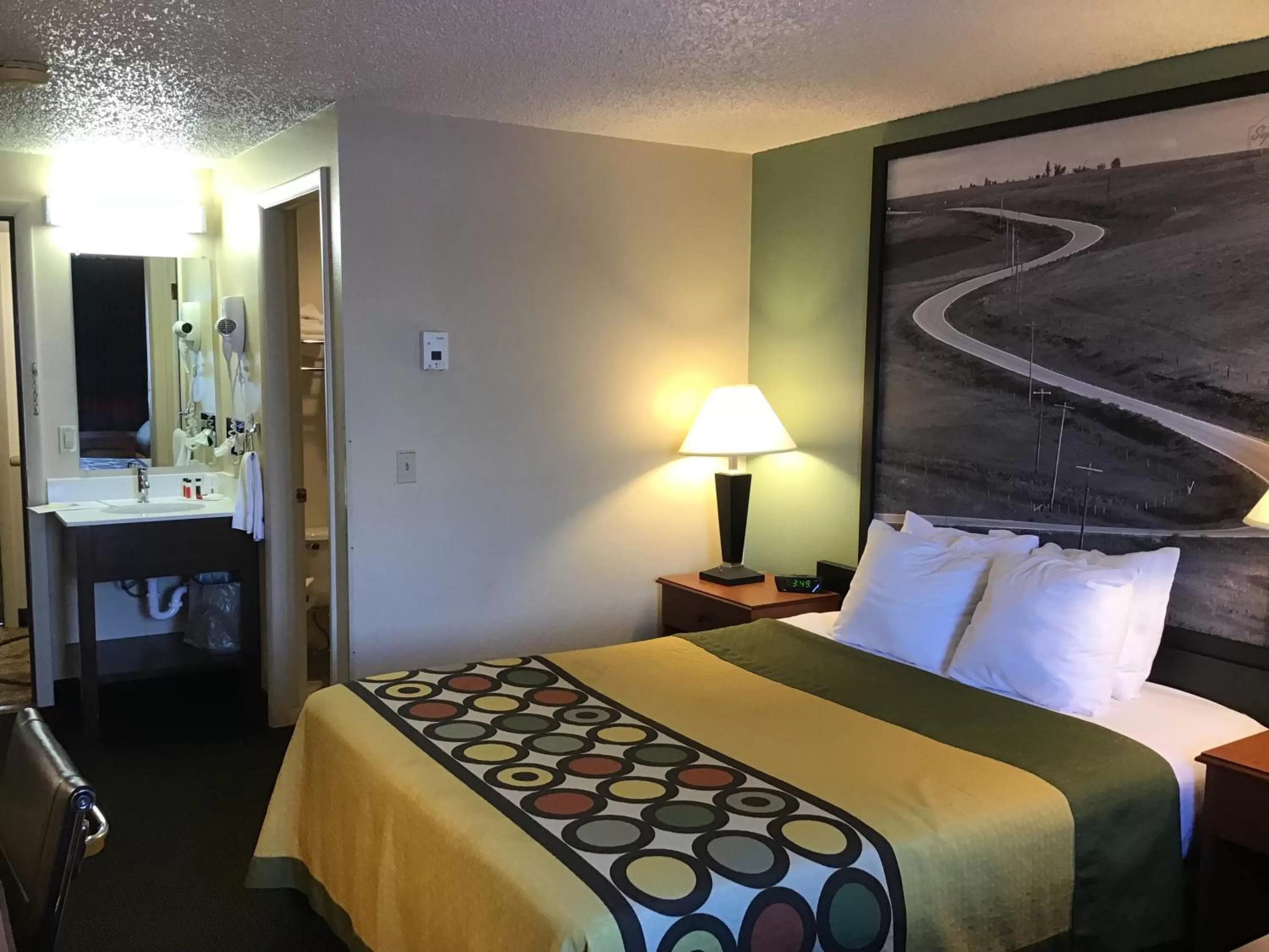Queen Room - Mobility Access/Non-Smoking in Super 8 by Wyndham Conrad