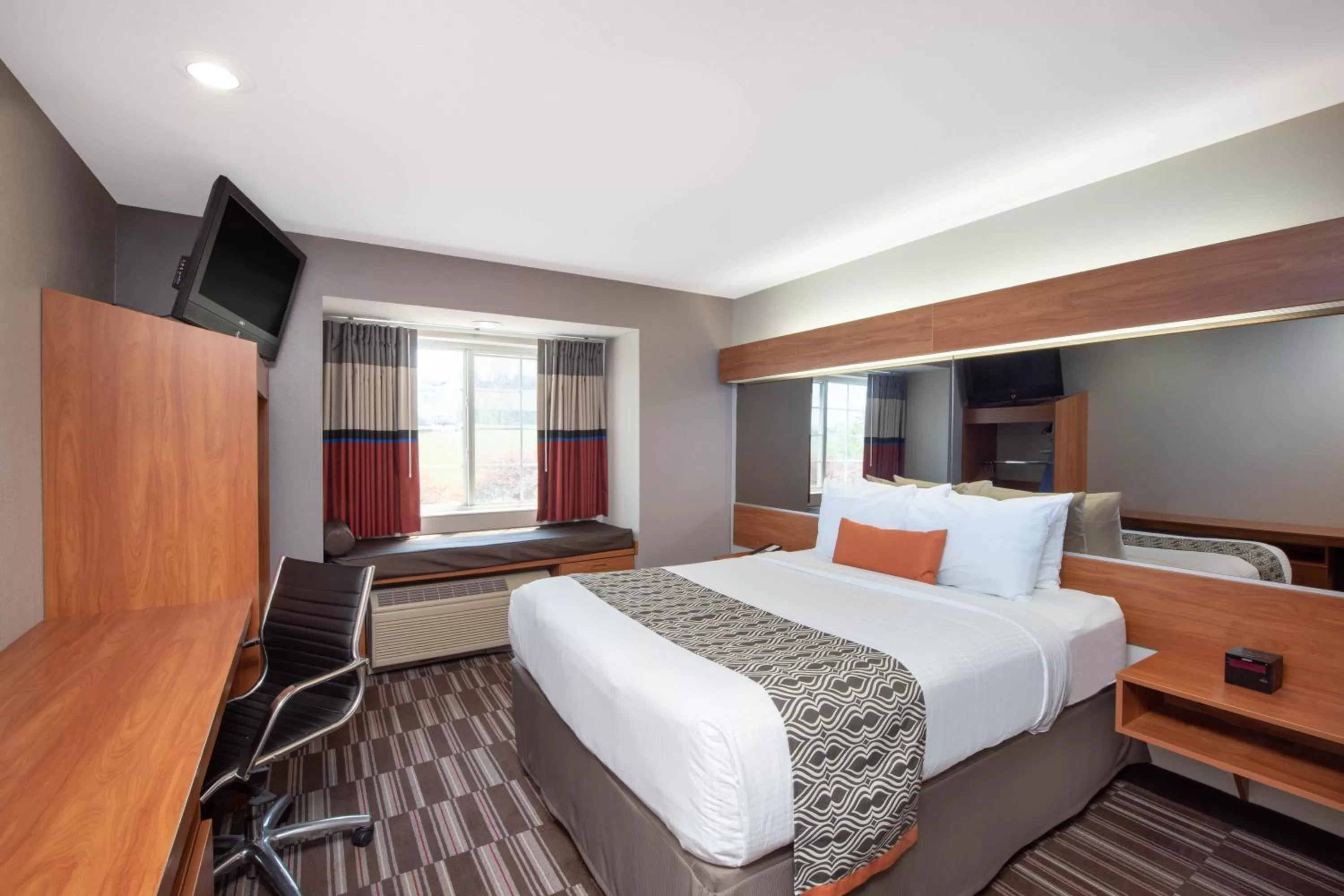 Queen Room - Disability Access/Non-Smoking in Microtel Inn & Suites by Wyndham Springfield
