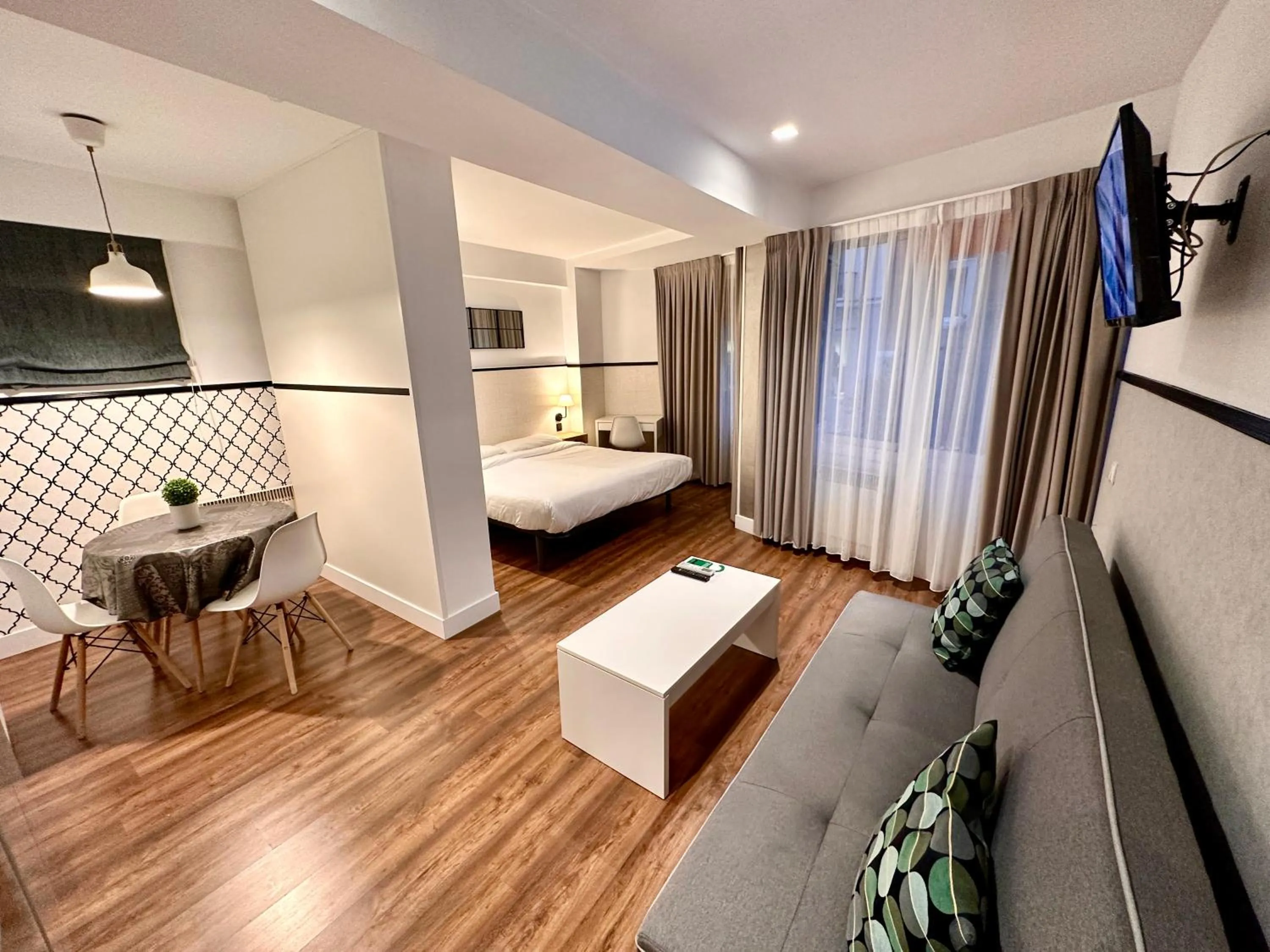 Family Studio in Far Home Gran Vía