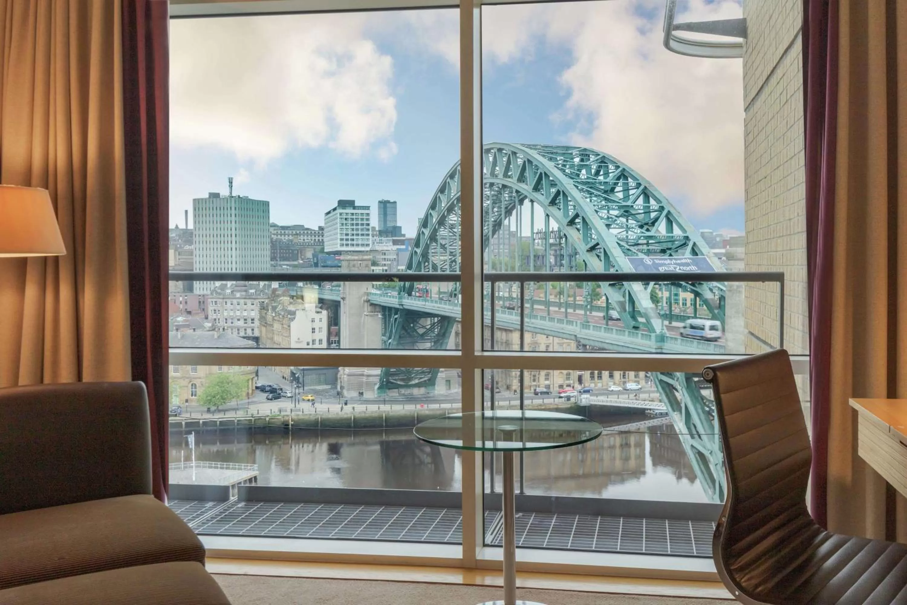 Queen Deluxe Room with River Tyne View in Hilton Newcastle Gateshead