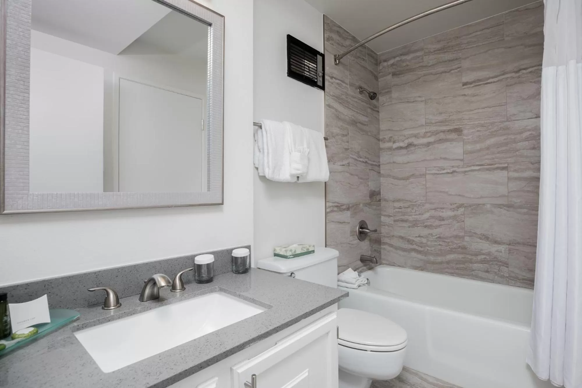 One-Bedroom Apartment with Valley View in Evergreen Lodge at Vail