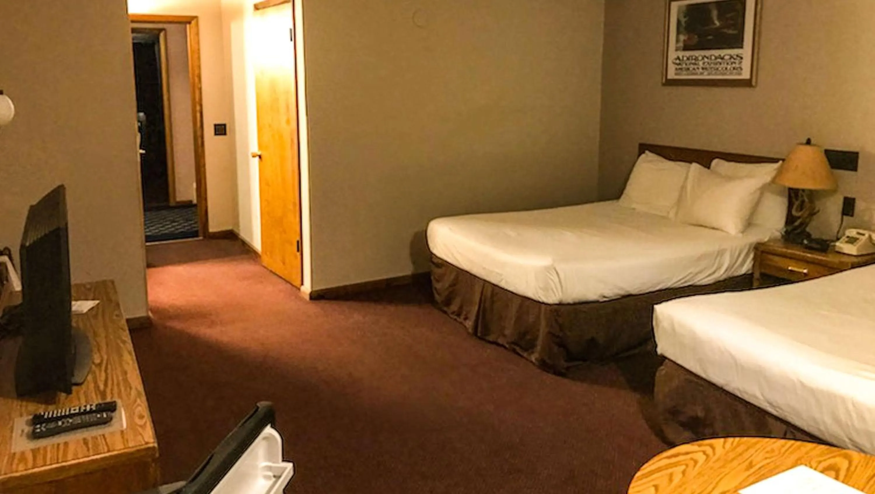 Double Room - Disability Access in Adirondack Lodge Old Forge