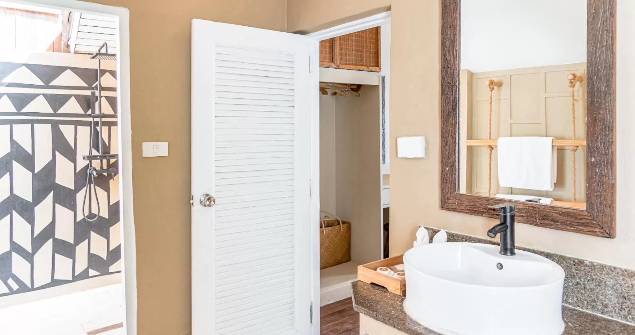 Beachfront Villa in Tolani Resort Koh Kood