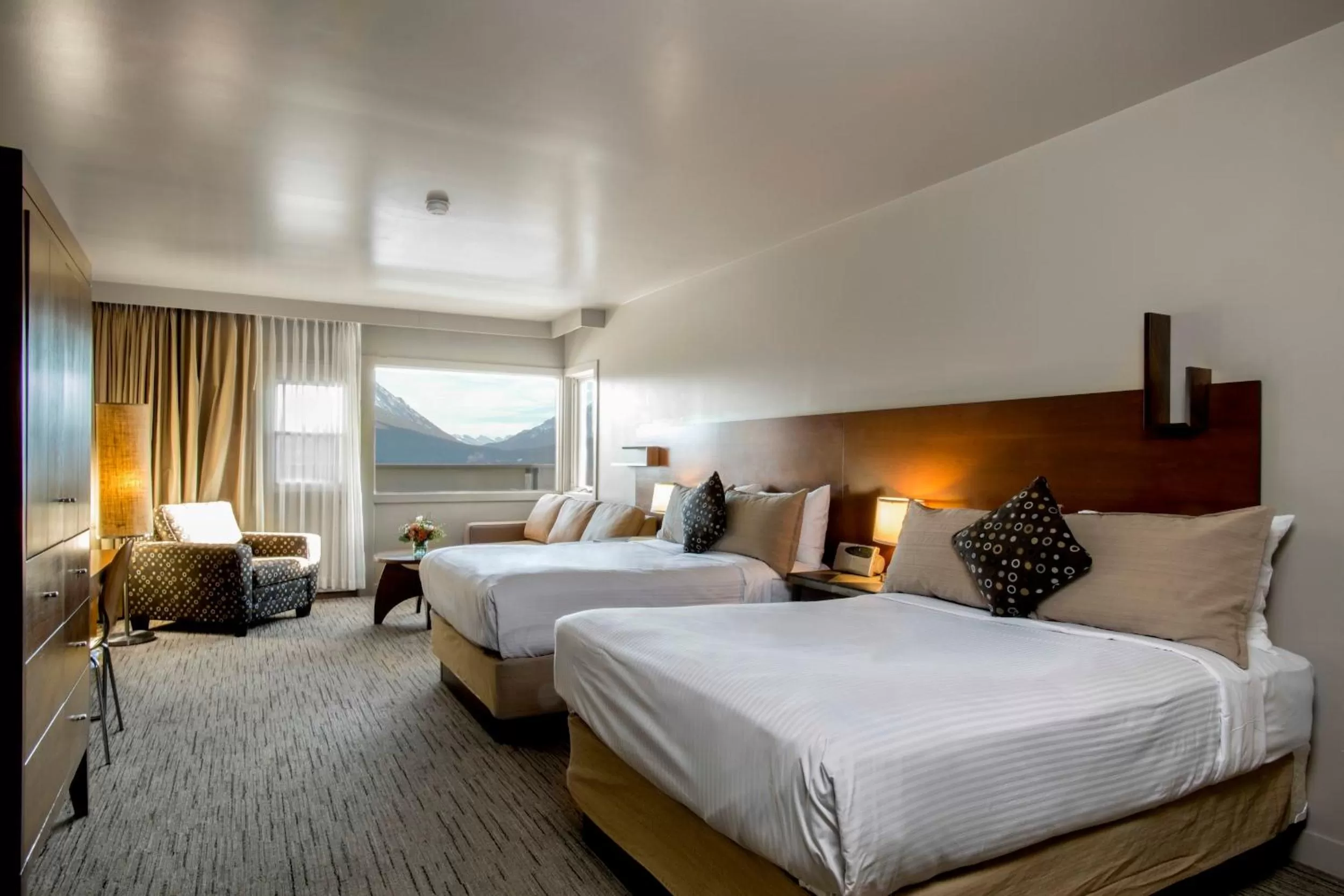 Deluxe Room with Two Double Beds and Mountain View in The Juniper Hotel & Bistro