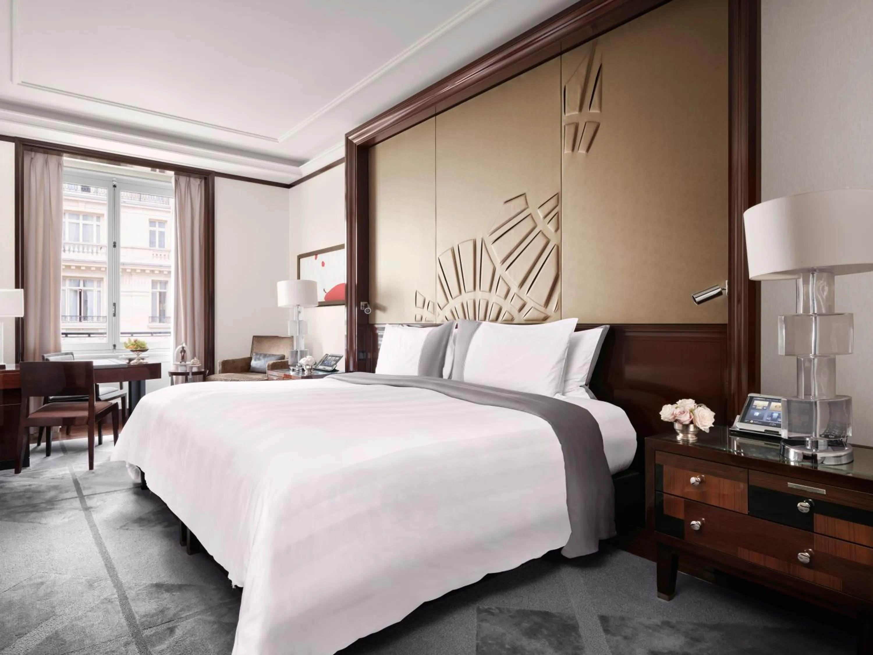 Premier King Room in The Peninsula Paris