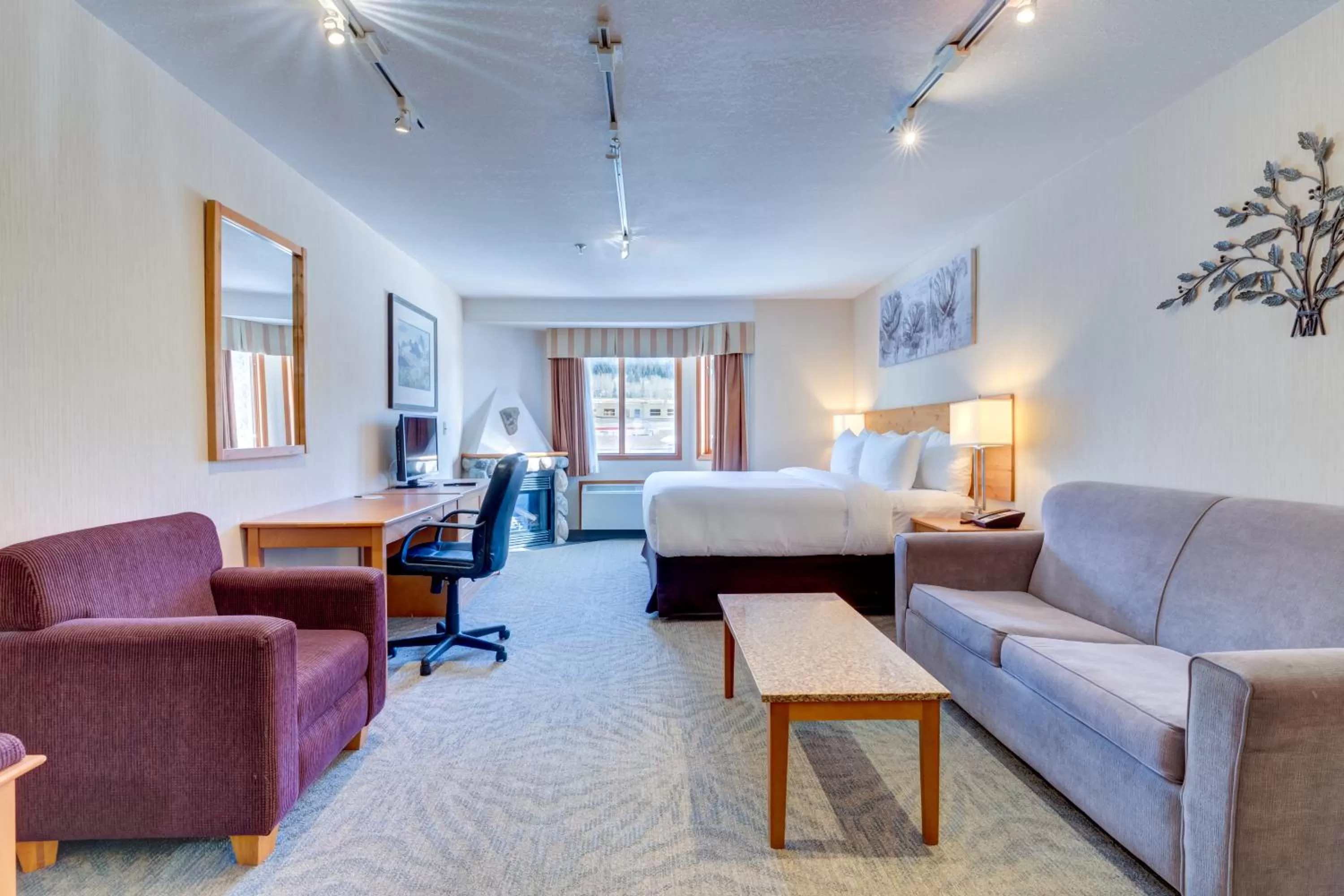 Standard King Room in Chateau Canmore