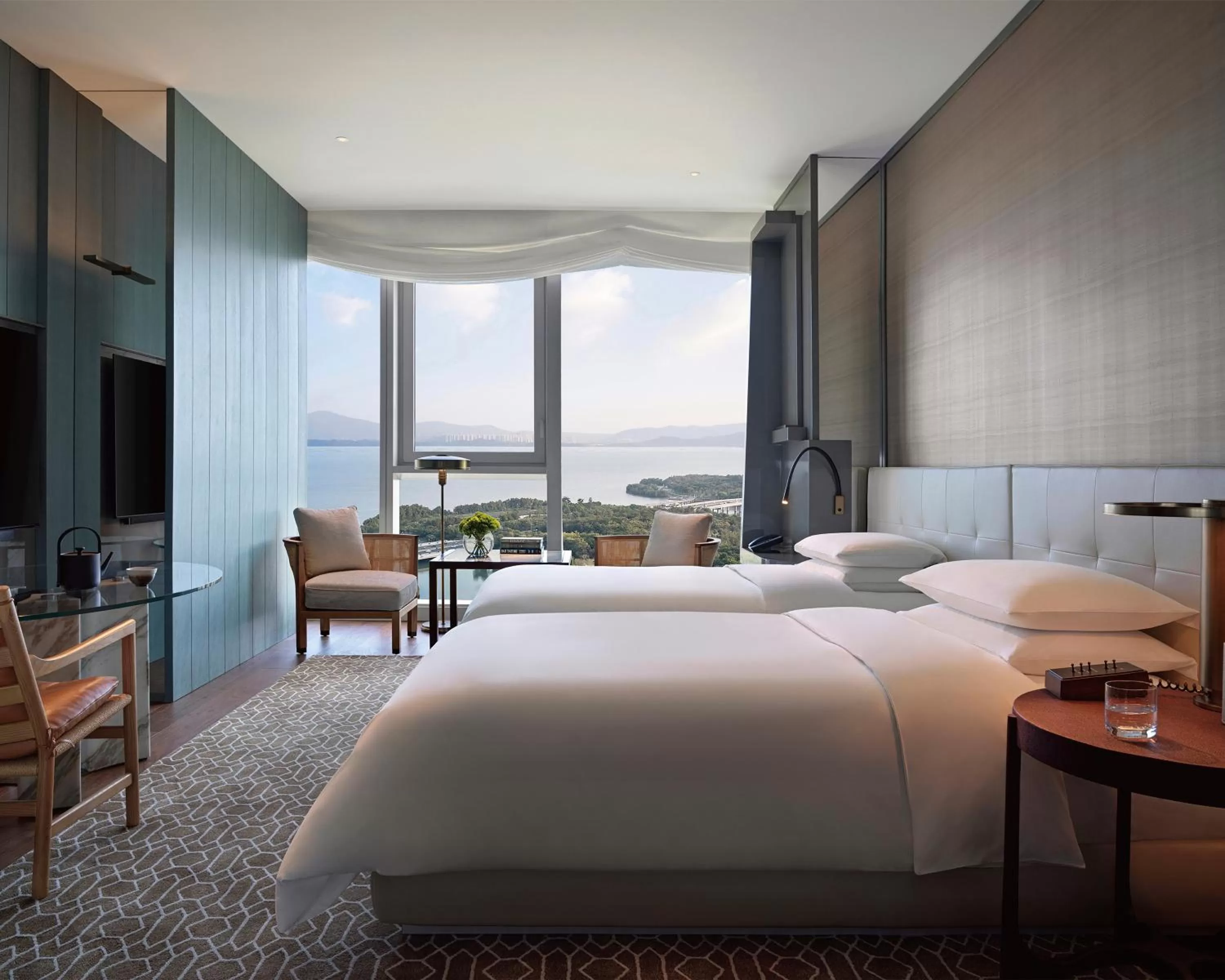 Twin Room with Bay View in Andaz Shenzhen Bay