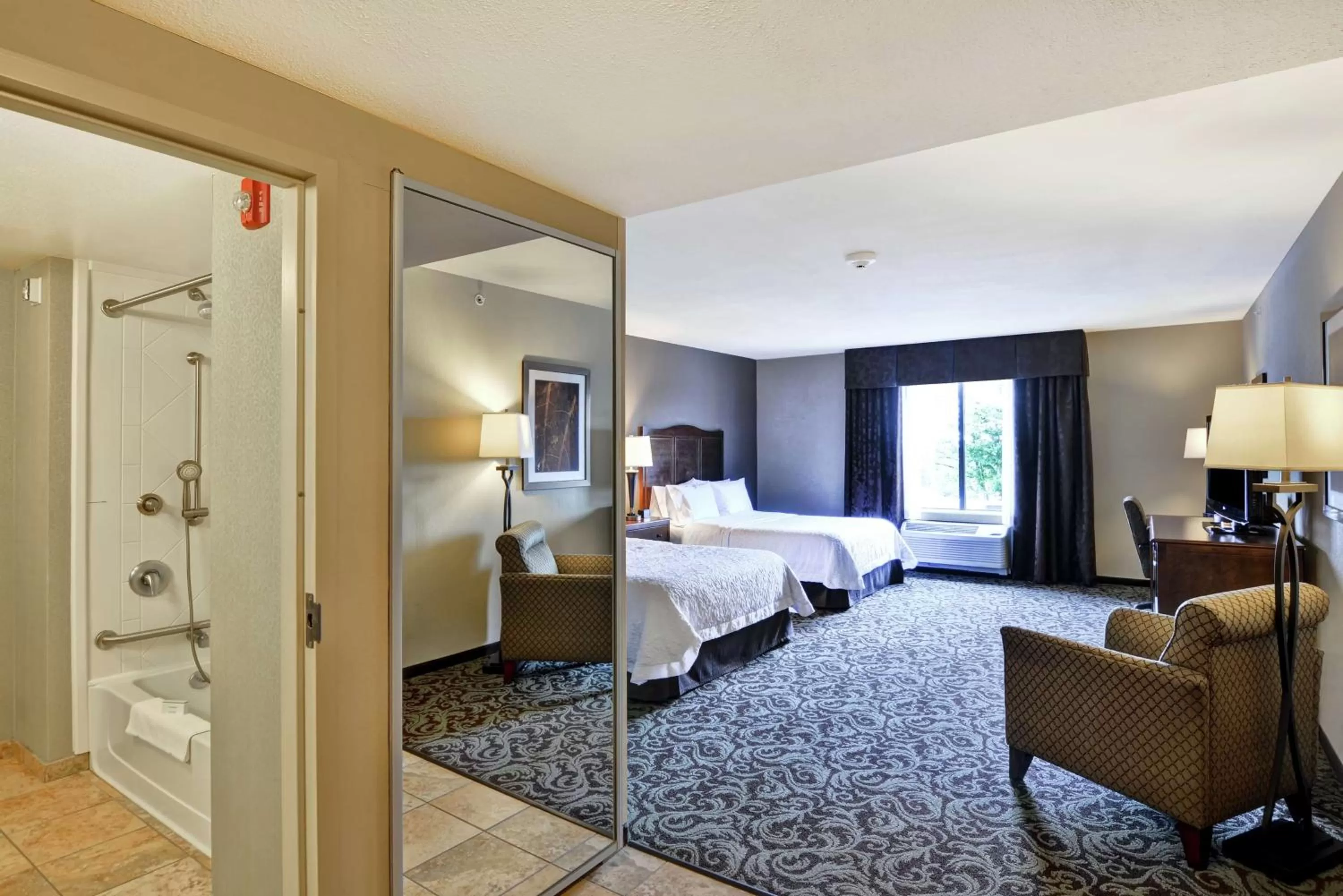 Queen Room with Two Queen Beds - Mobility and Hearing Access/Non-Smoking in Hampton Inn and Suites New Hartford/Utica