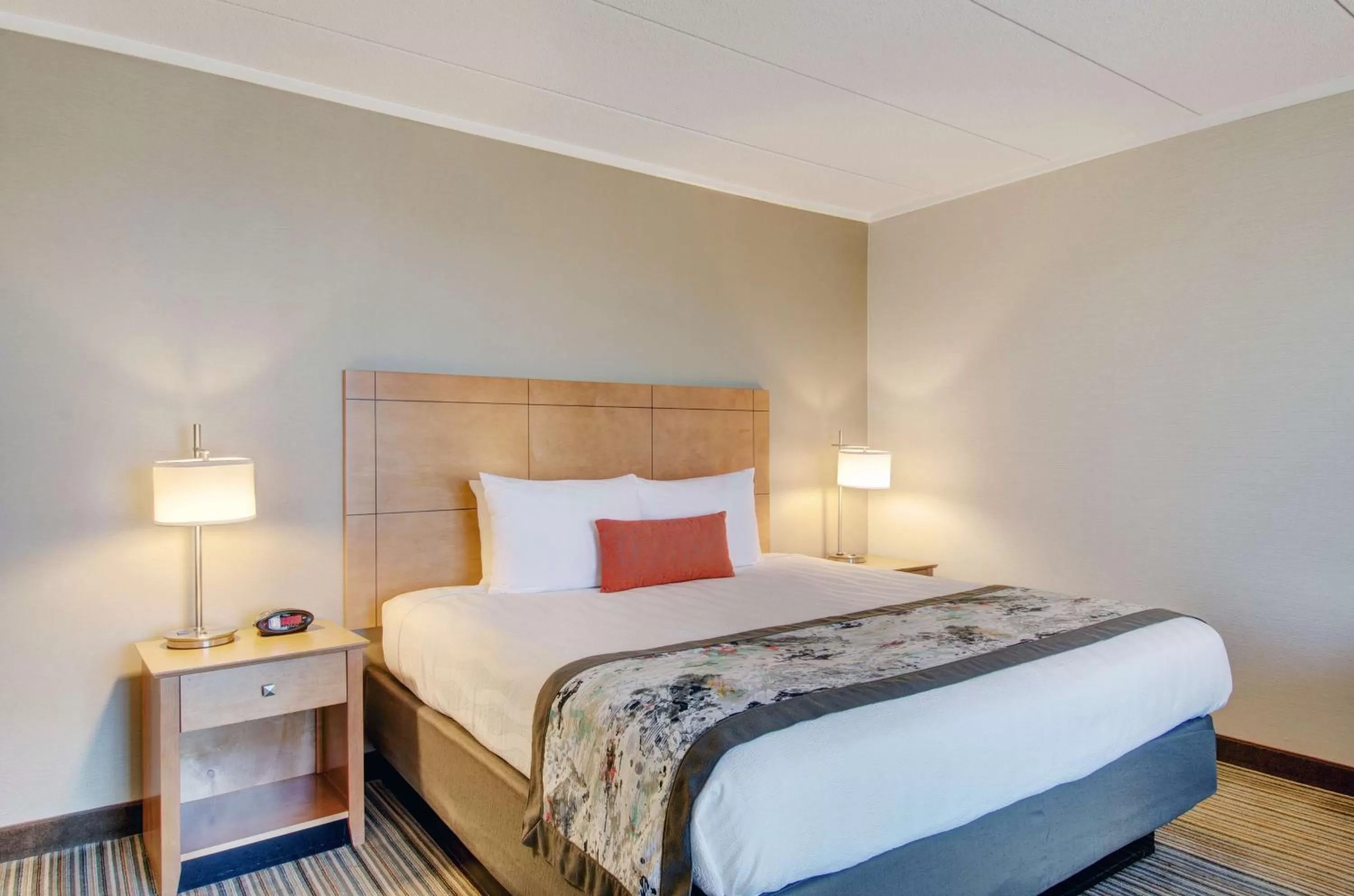 King Room in Best Western Plus Waltham Boston