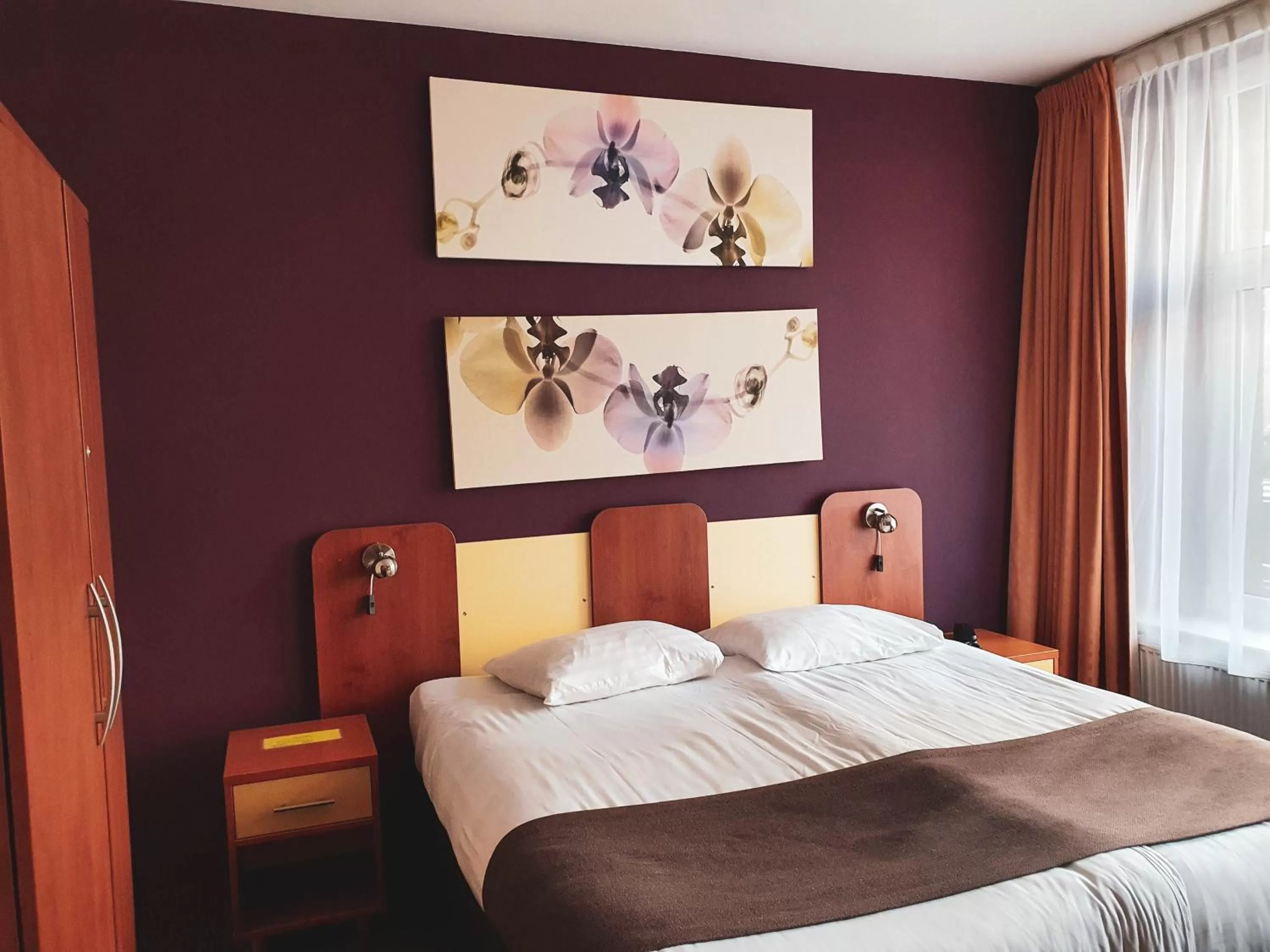 Classic Double or Twin Room including Breakfast in Aadam Wilhelmina Hotel
