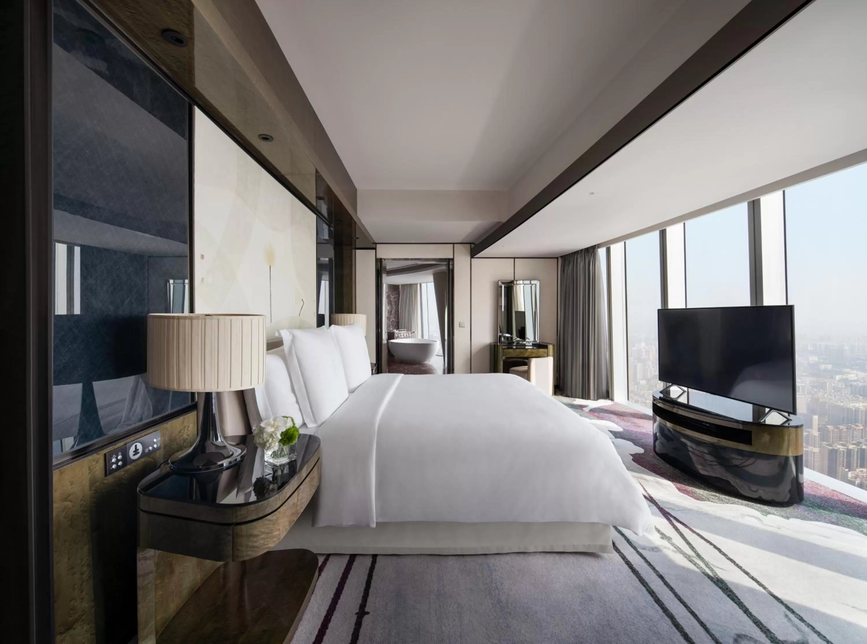 Deluxe King Suite with City View in Four Seasons Hotel Guangzhou