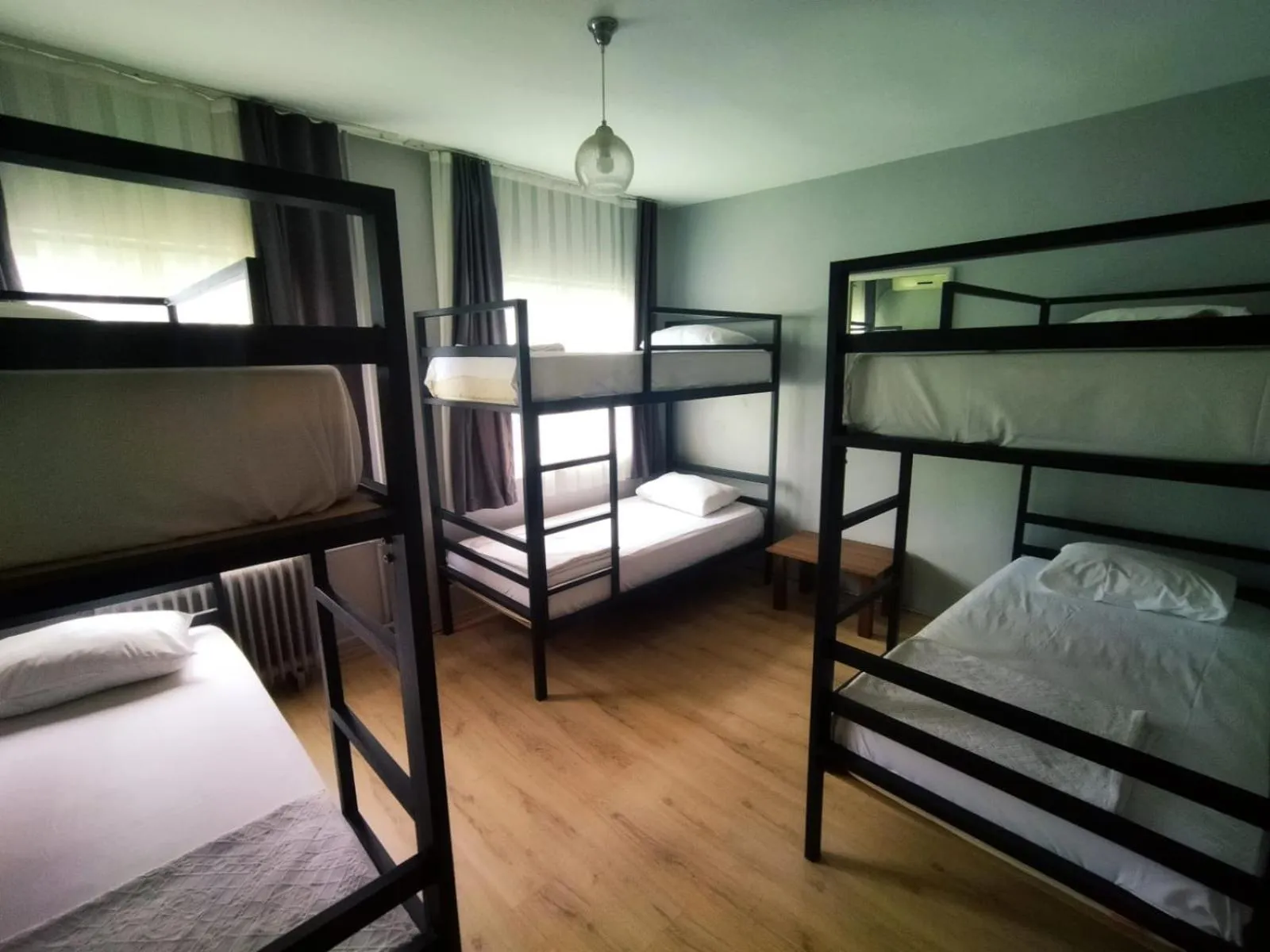 6 Bed Mixed Dorm Room With Bathroom in Sultan Hostel & Guesthouse