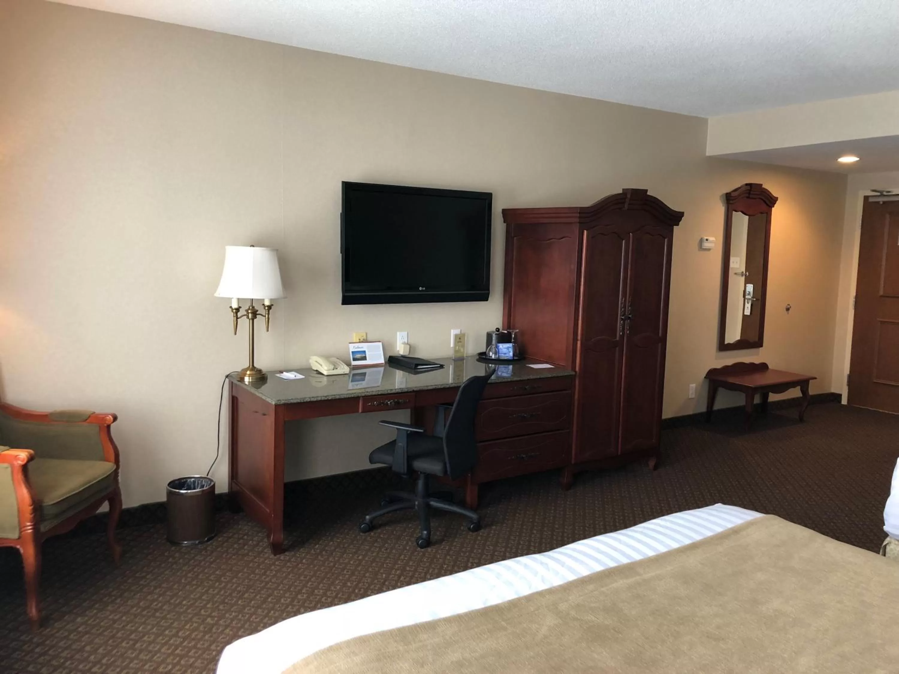 King Room - Non-Smoking in Chateau Saint John Trademark Collection by Wyndham