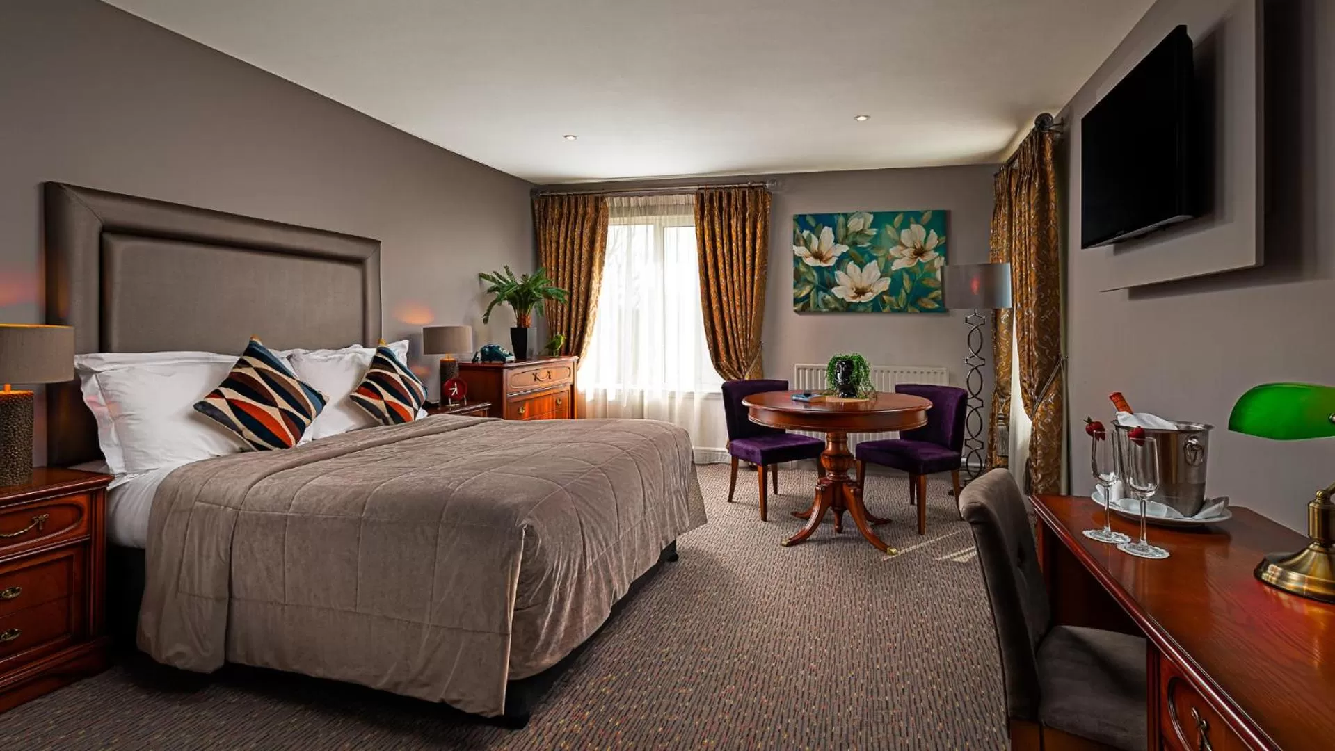 Superior King or Twin Room - single occupancy in Longcourt House Hotel