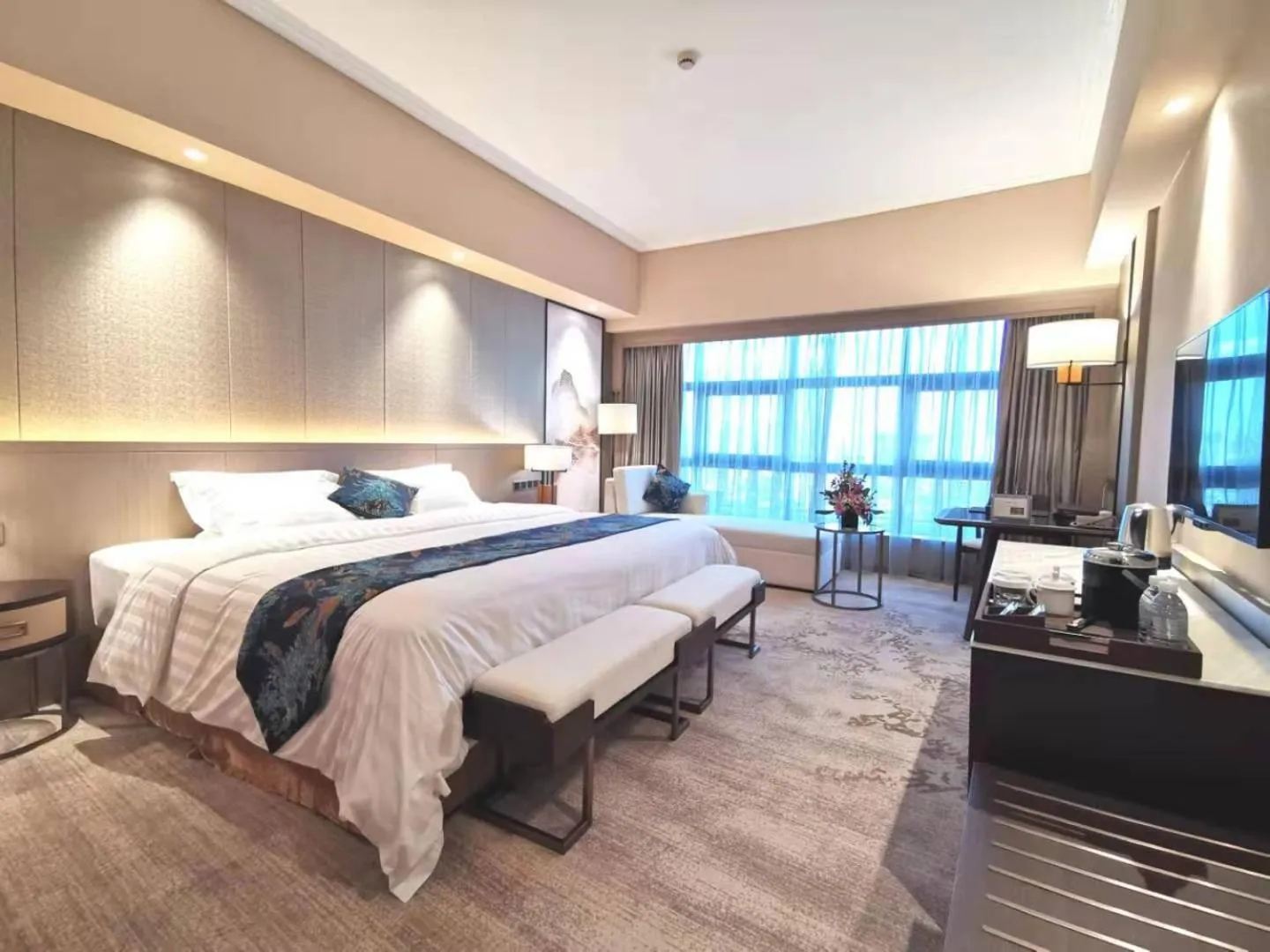 Deluxe King Room in Jin Jiang Pine City Hotel