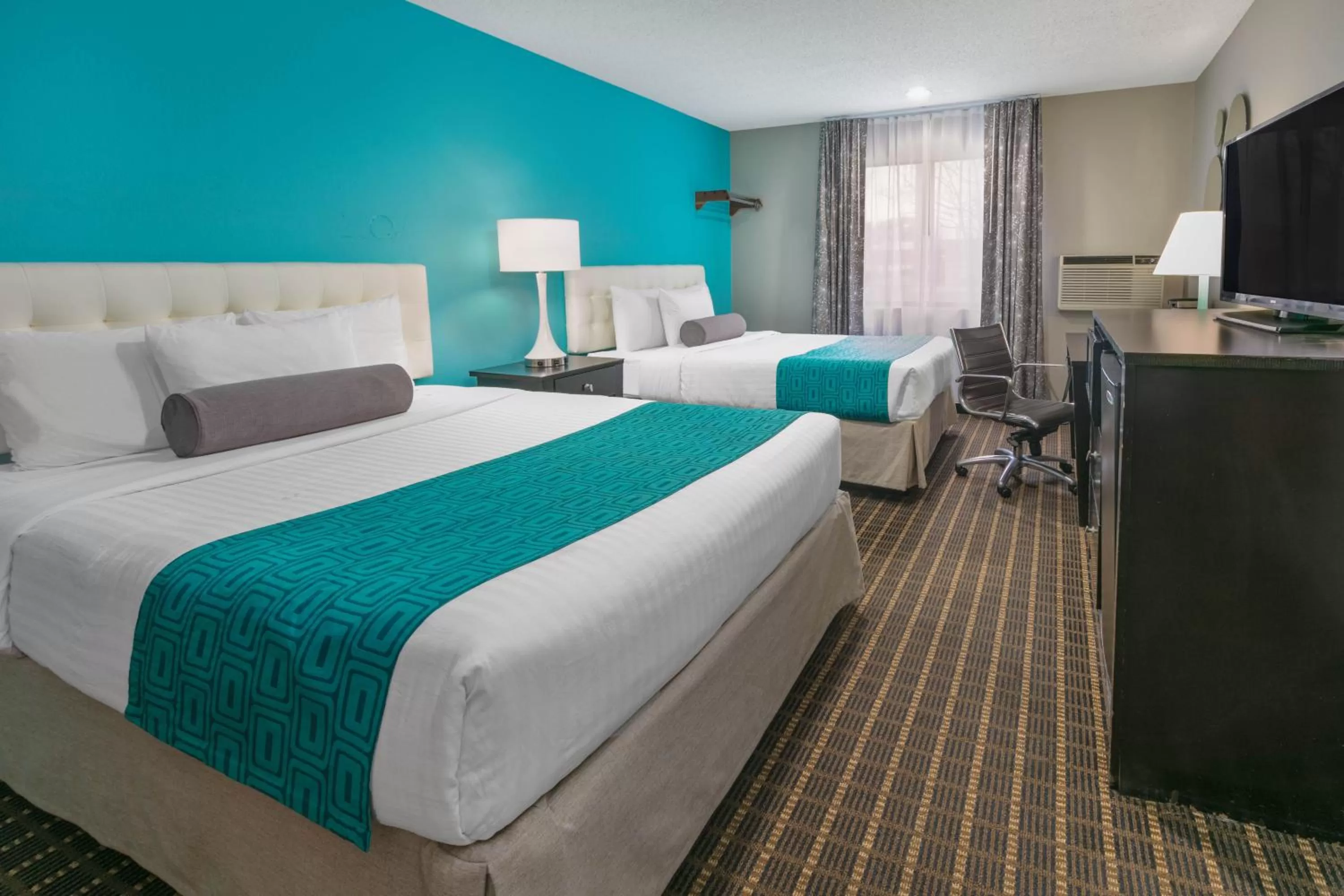 Queen Room with Two Queen Beds - Non-Smoking in Howard Johnson by Wyndham Near Schlitterbahn