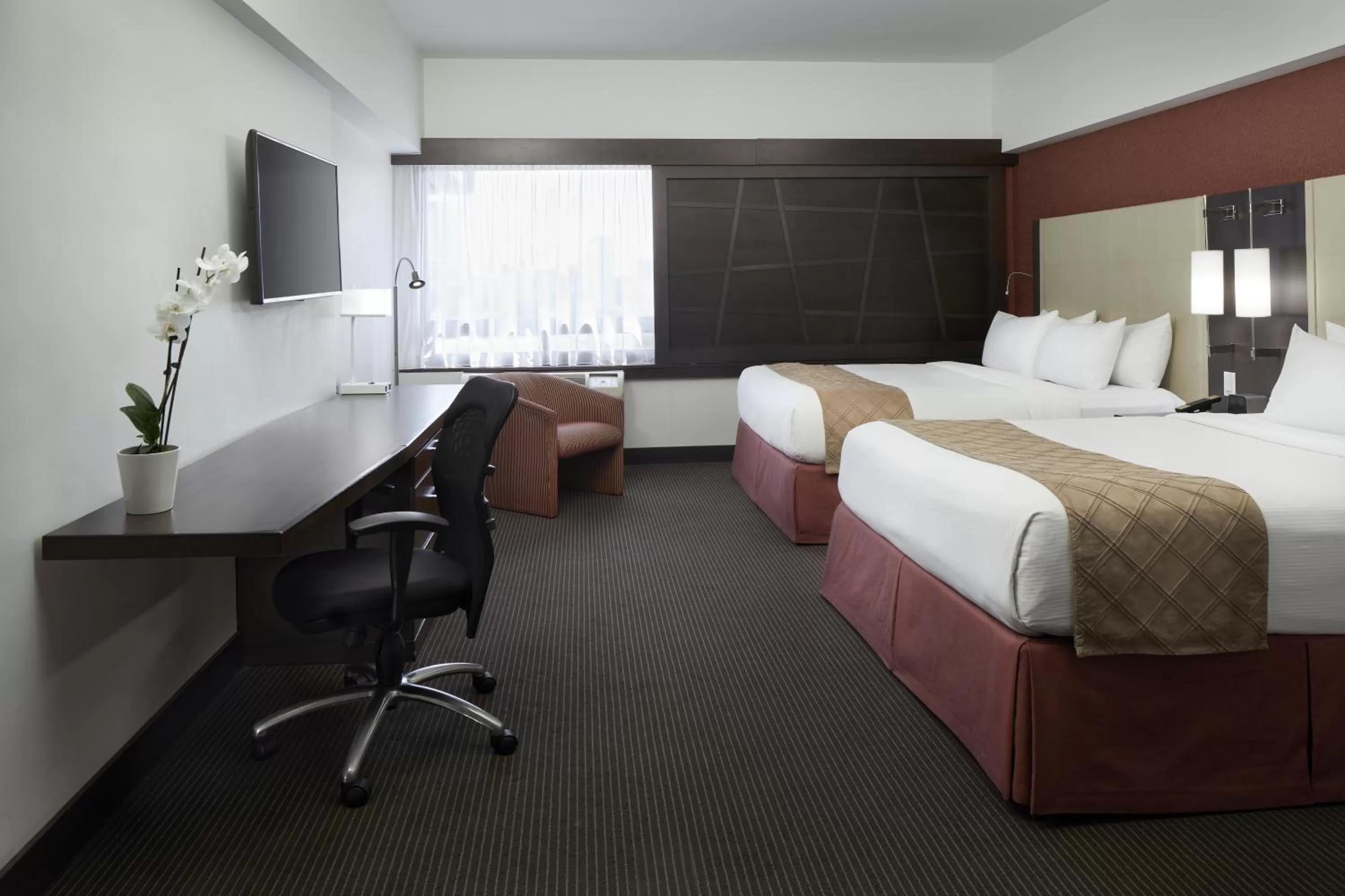 Standard Queen Room with Two Queen Beds in Hotel Ruby Foo's