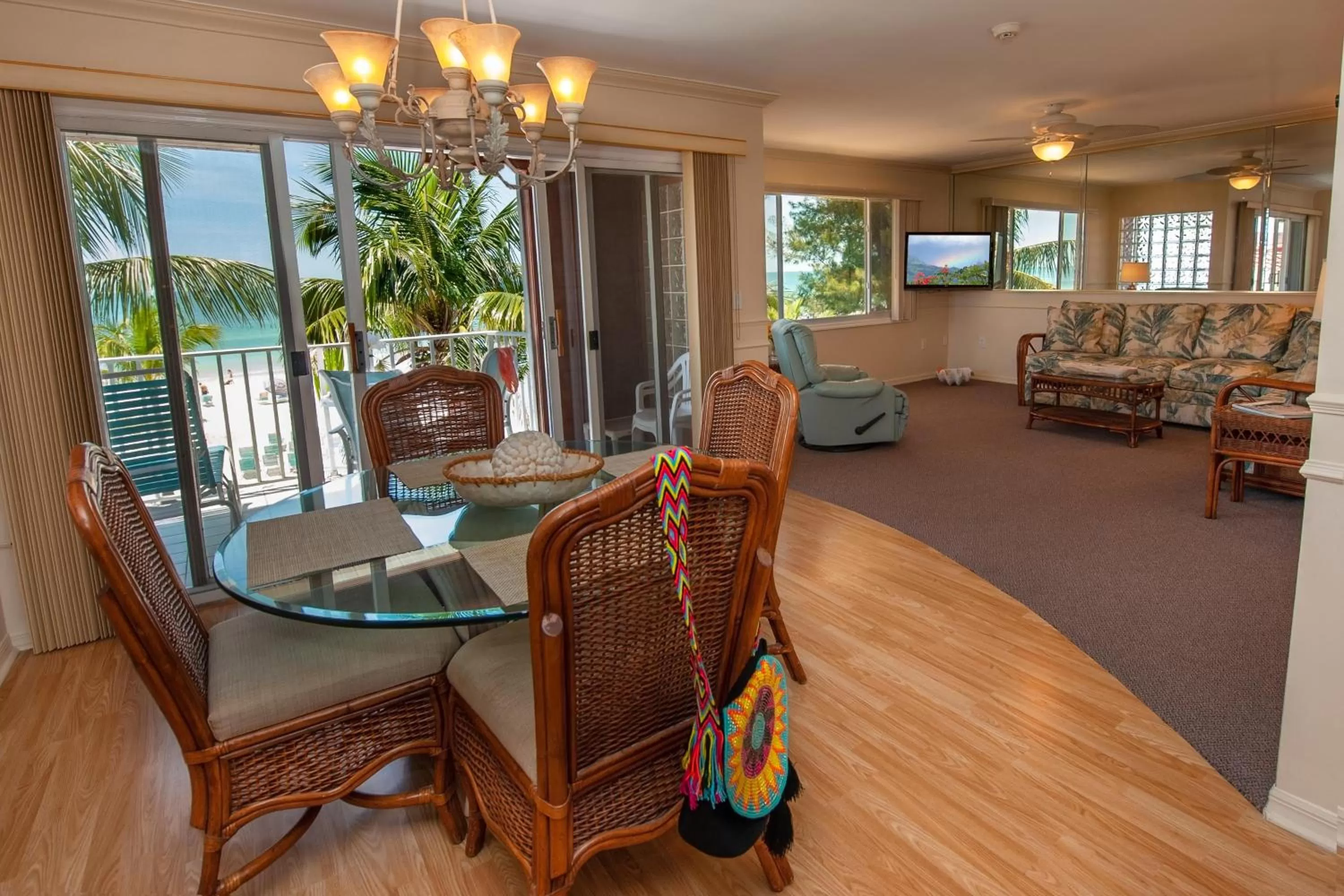 Superior Suite with Sea View in Cedar Cove Resort & Cottages