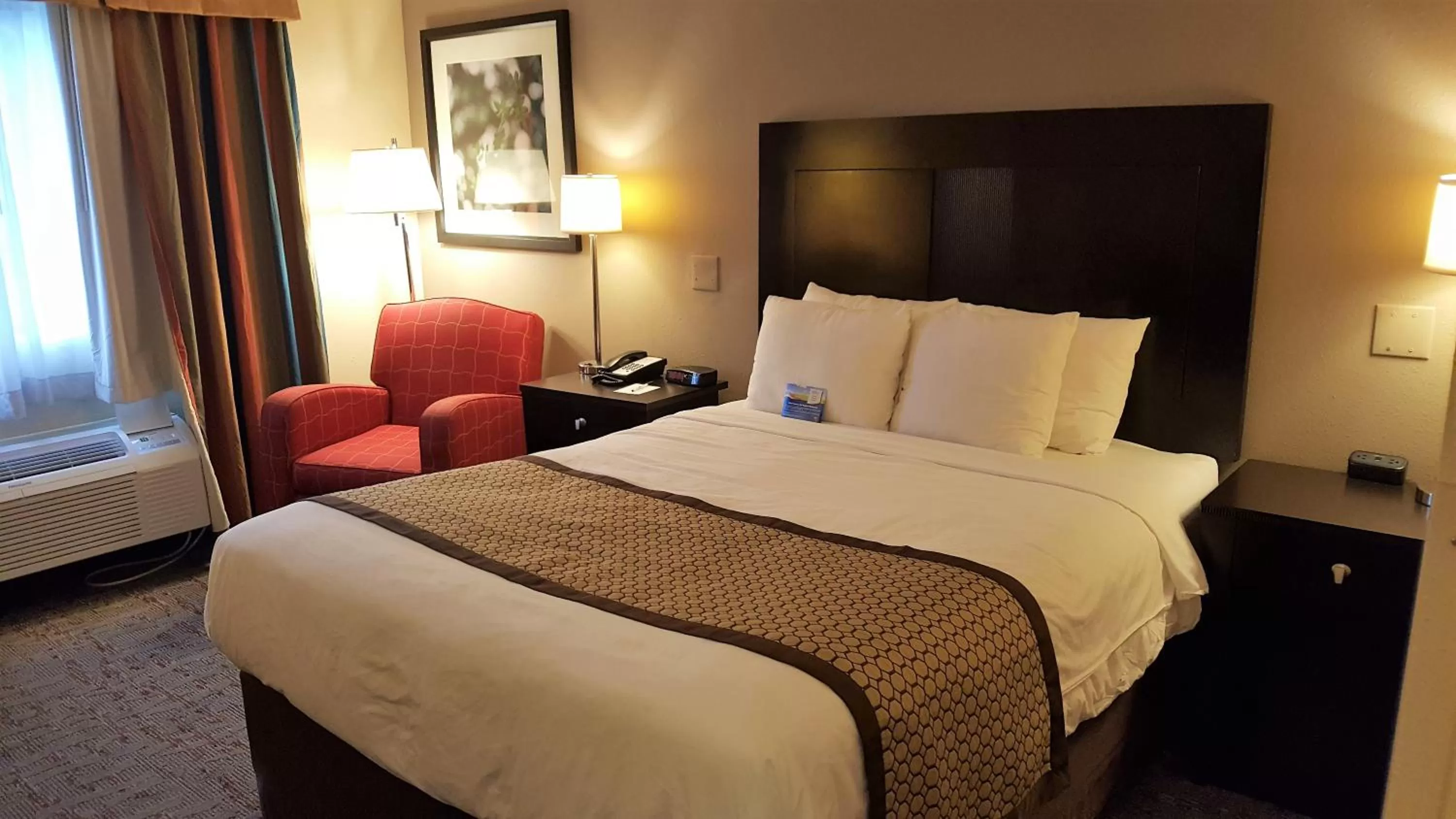 Queen Room - Mobility Access/Non-Smoking in Baymont by Wyndham Belleville Airport Area Free Airport Shuttle