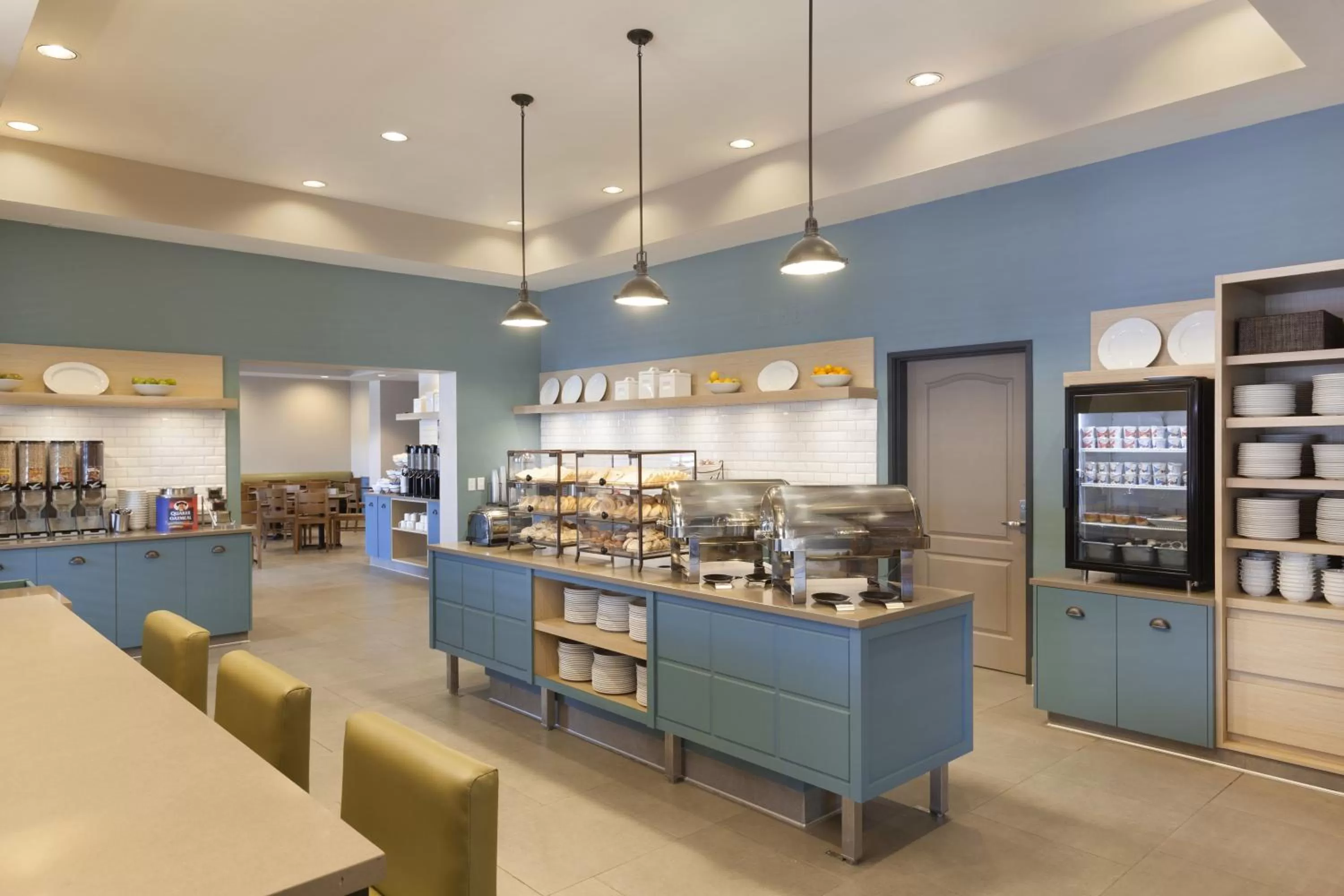 Queen Room with Two Queen Beds in Country Inn & Suites by Radisson, Bloomington at Mall of America, MN