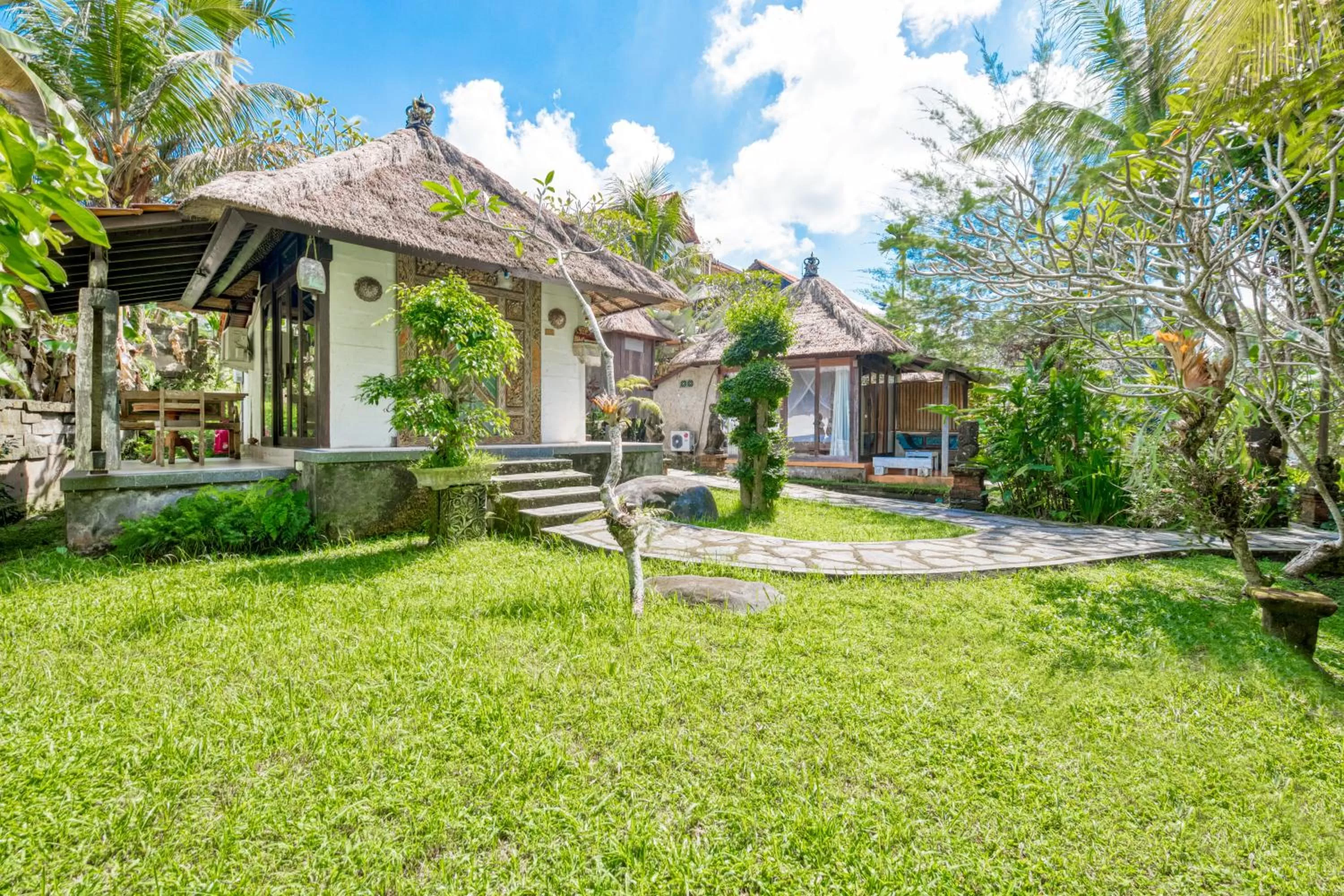 Superior Twin Bedroom Bungalow with Garden View  and Free Benefits in Ubud Sari Health Resort