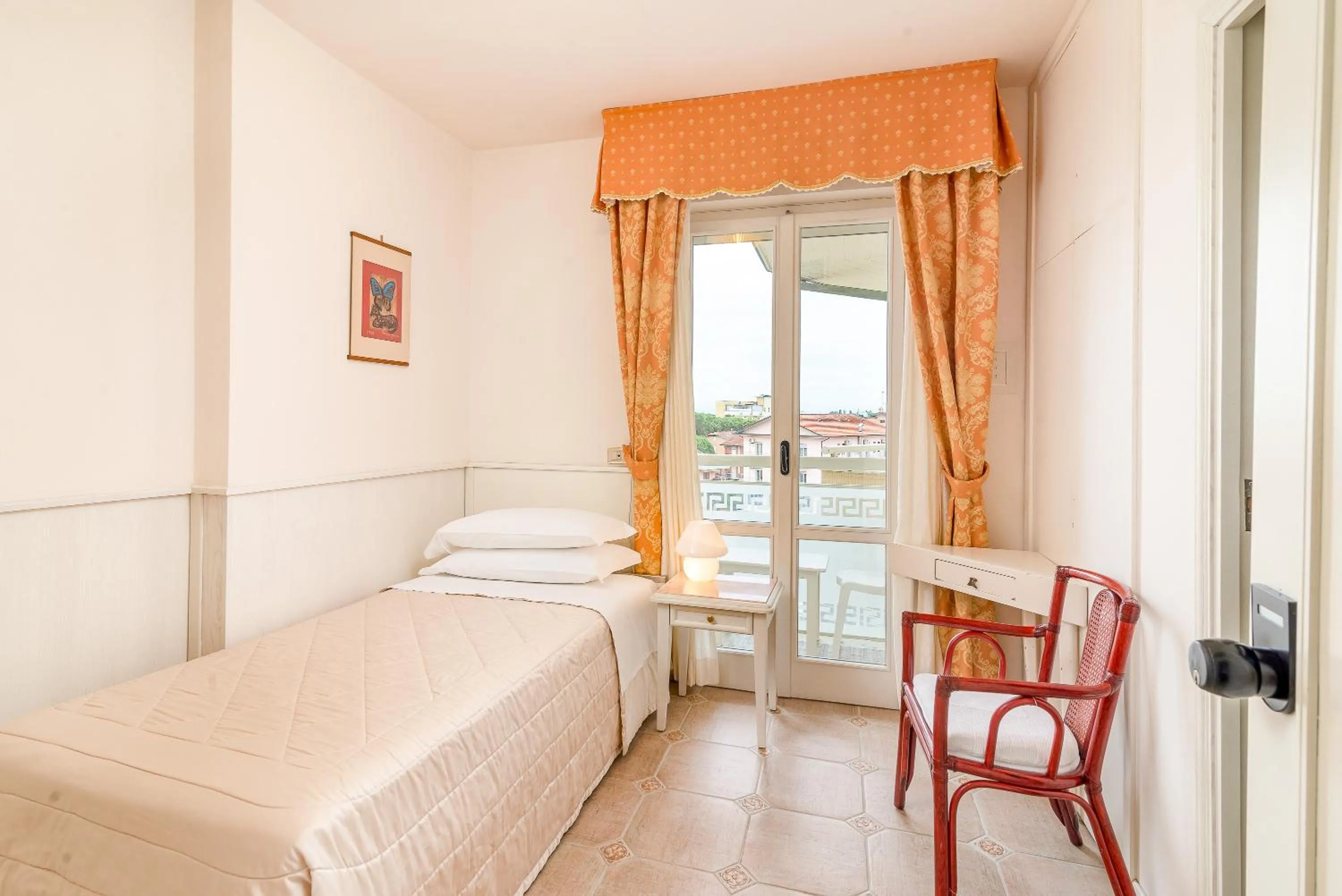 Classic Single Room in Universal Hotel