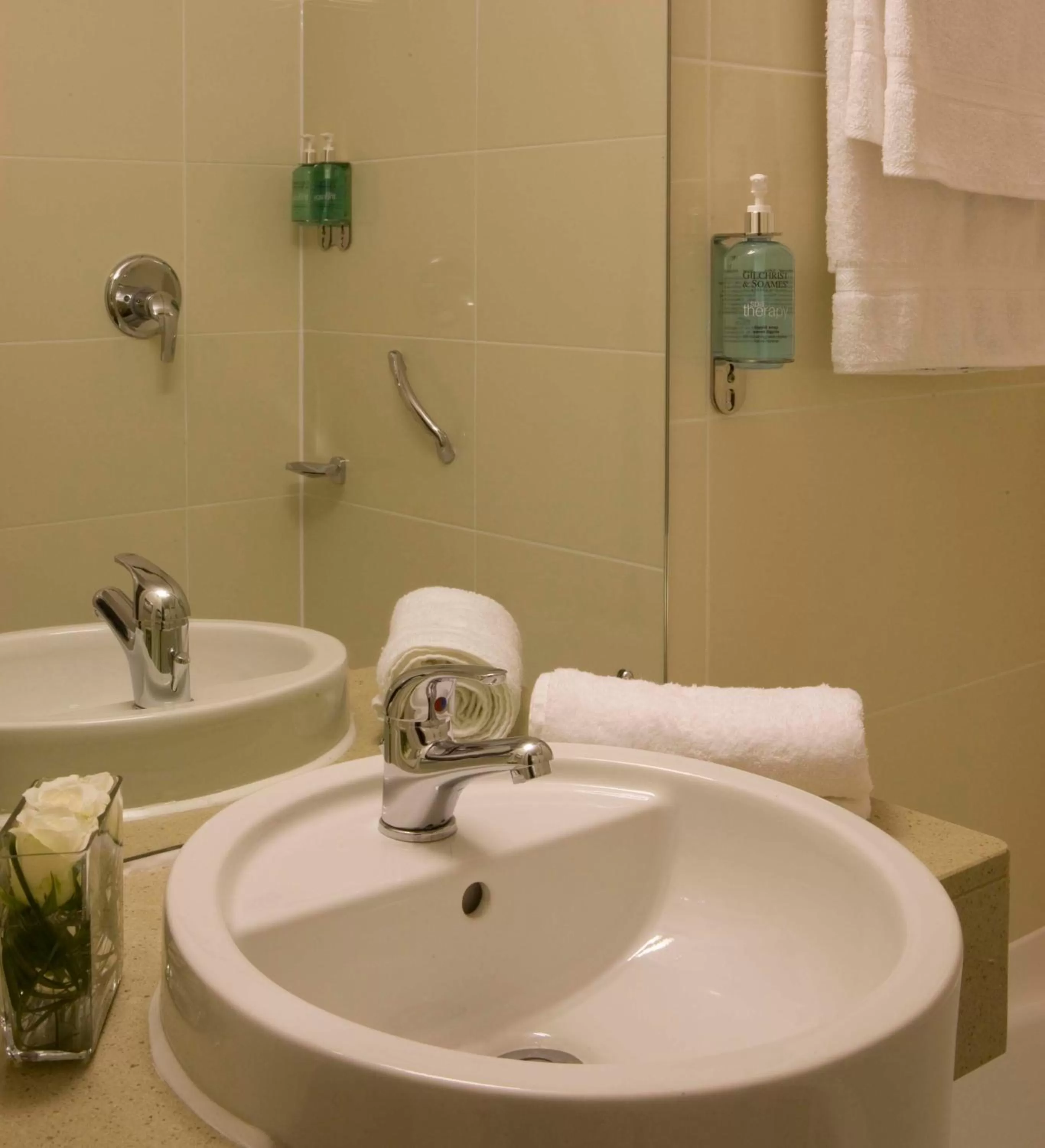 Standard Twin Room in Leonardo Hotel Dublin Christchurch - Formerly Jurys Inn