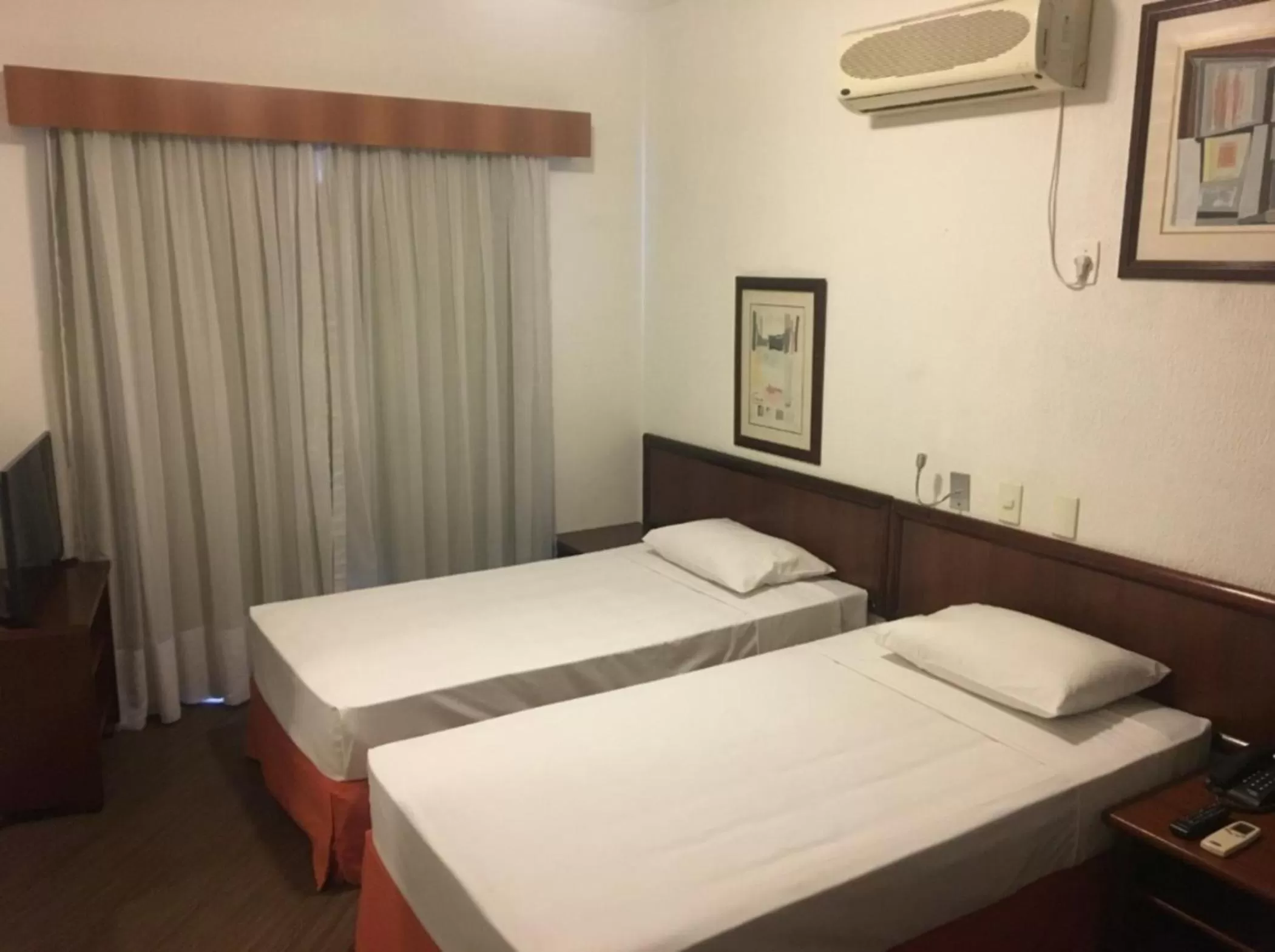 Deluxe Twin Room - single occupancy in Summit Flat Service