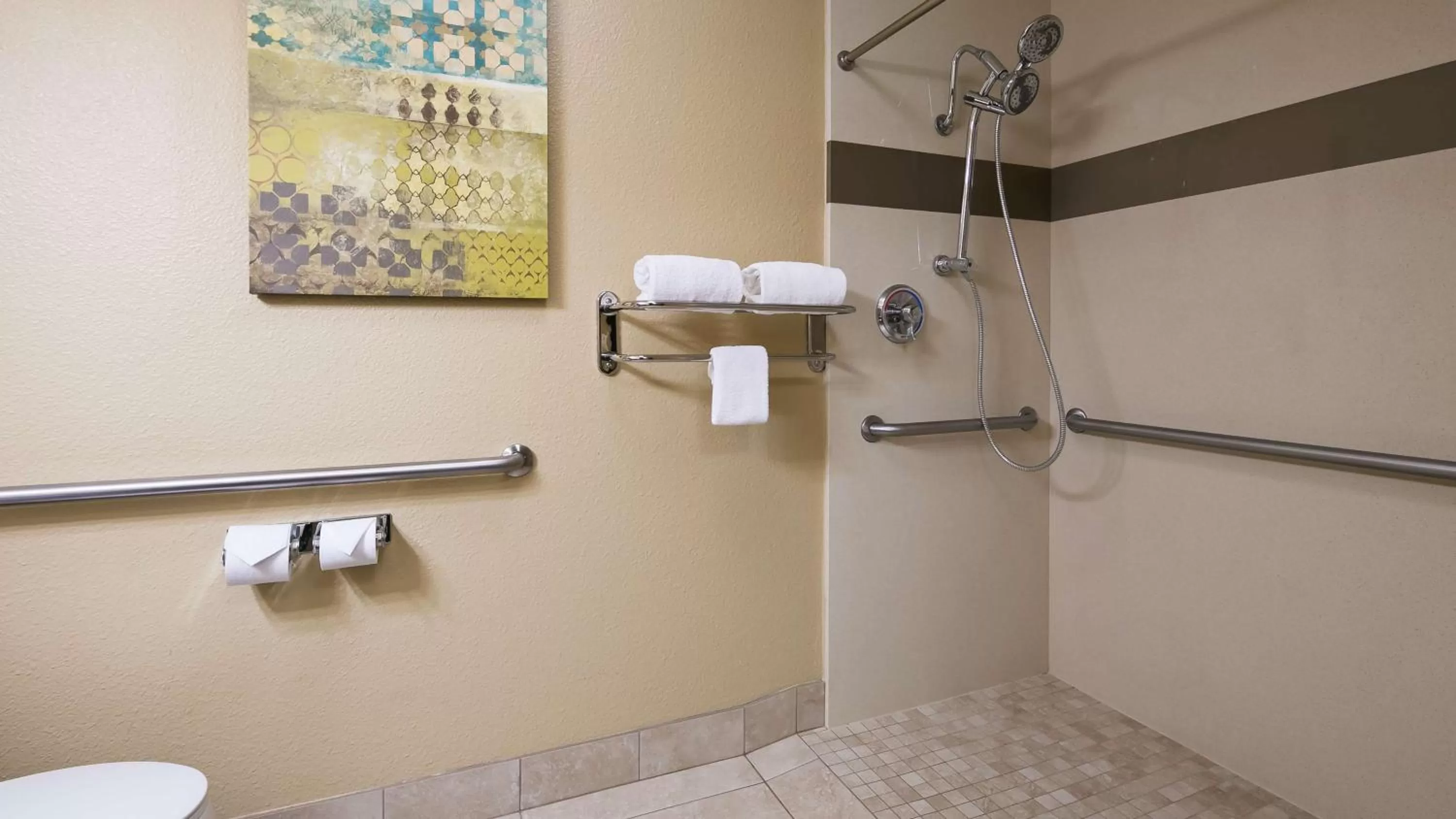 Queen Room with Roll-In Shower - Mobility Accessible/Non-Smoking in Best Western Long Beach Inn