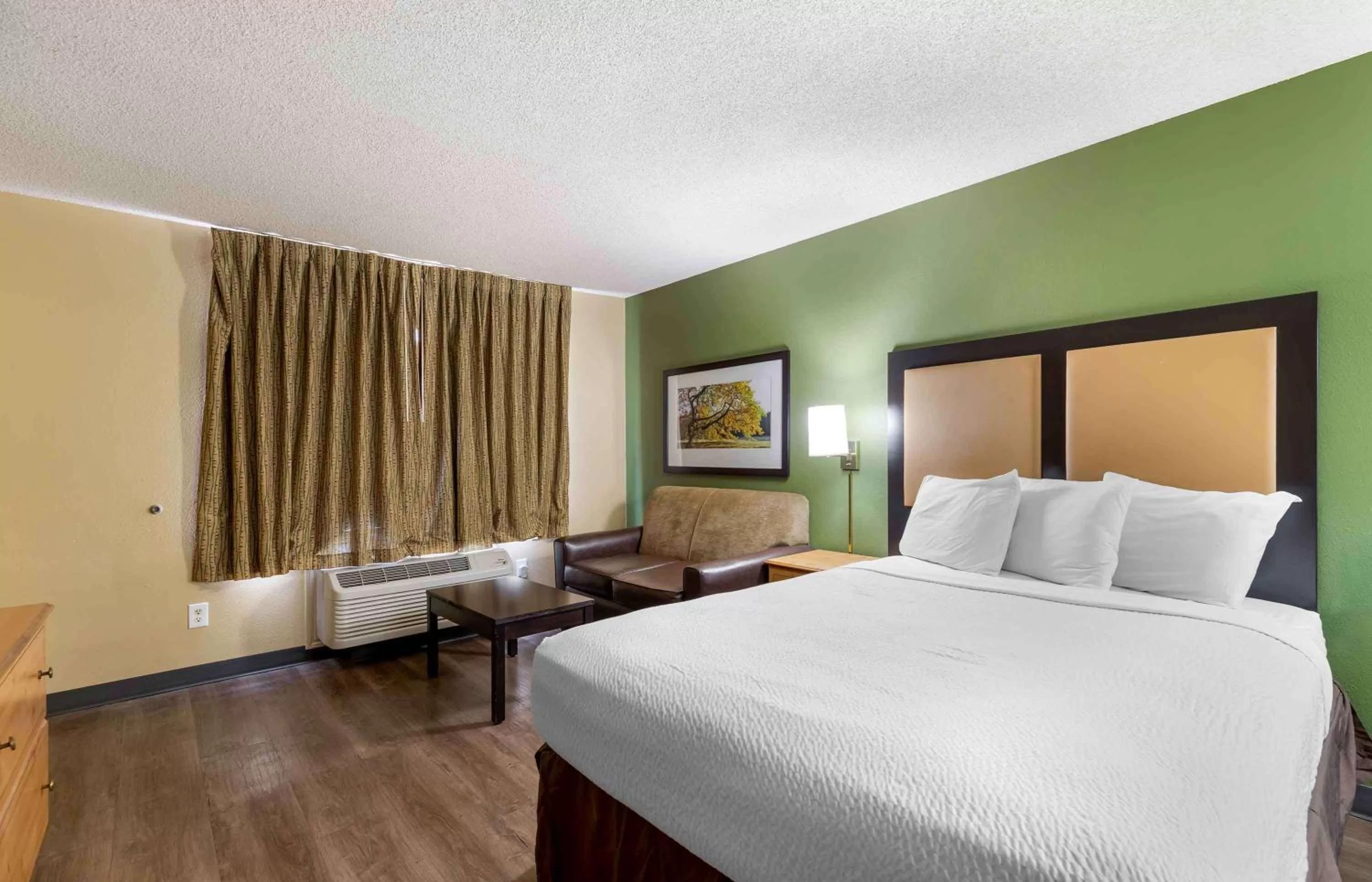 Deluxe Studio with one queen bed - Non-Smoking in Extended Stay America Select Suites - Denver - Aurora South