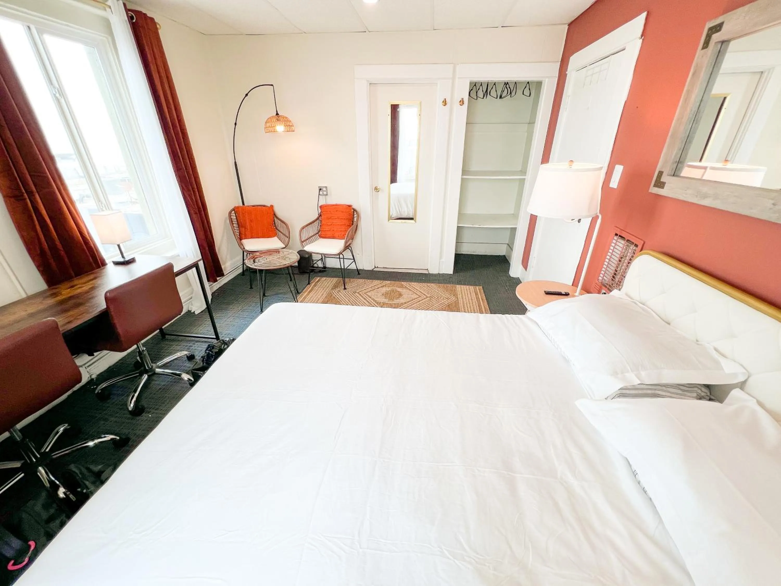 Queen Room with Sea View in ITH Surf City Hostel Hermosa Beach