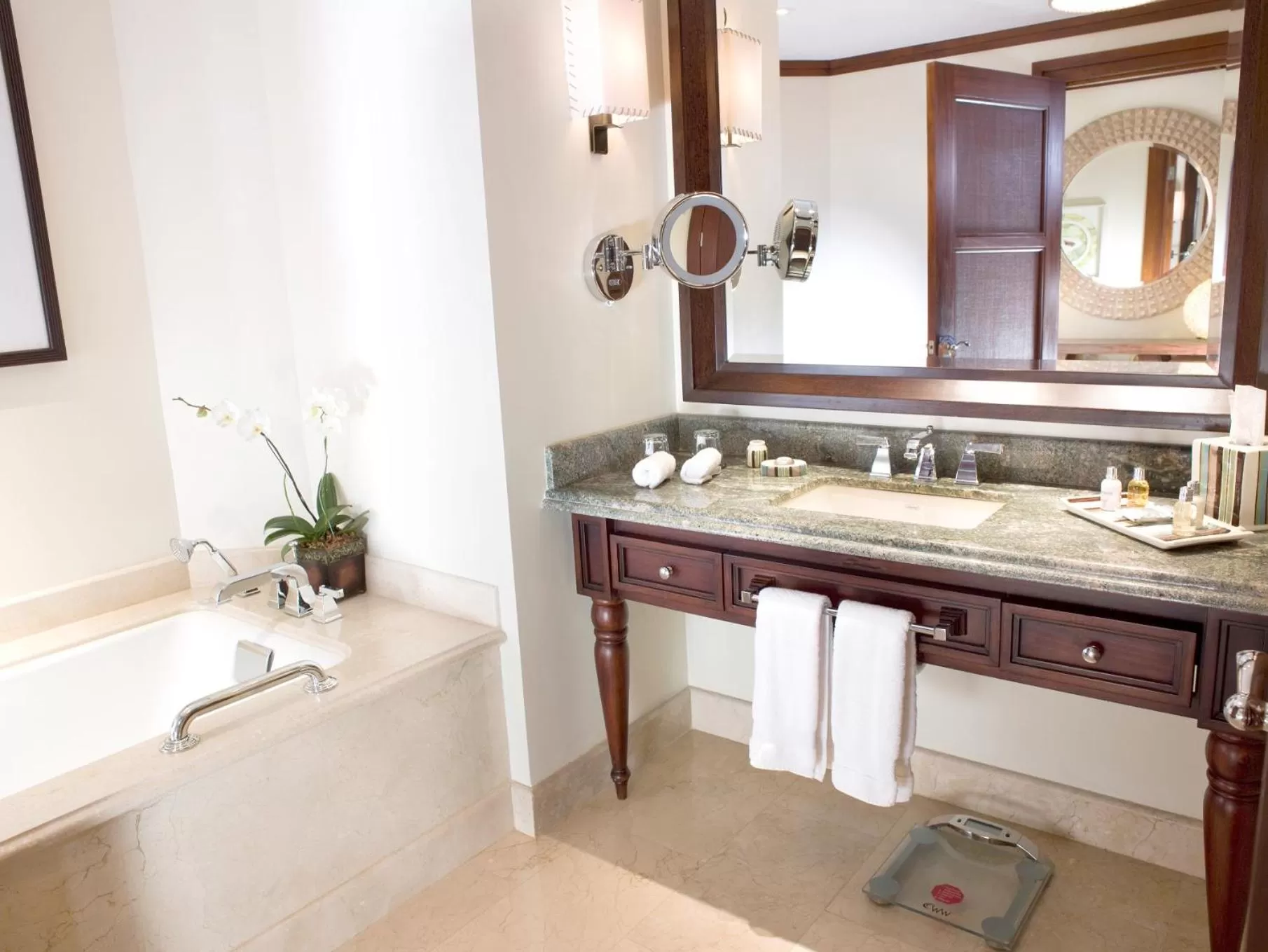 Premium King Room with Balcony - single occupancy - Club Lounge Access in InterContinental Costa Rica at Multiplaza Mall by IHG