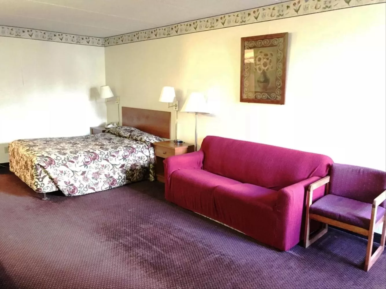 Queen Studio - Smoking in Adirondack Efficiencies