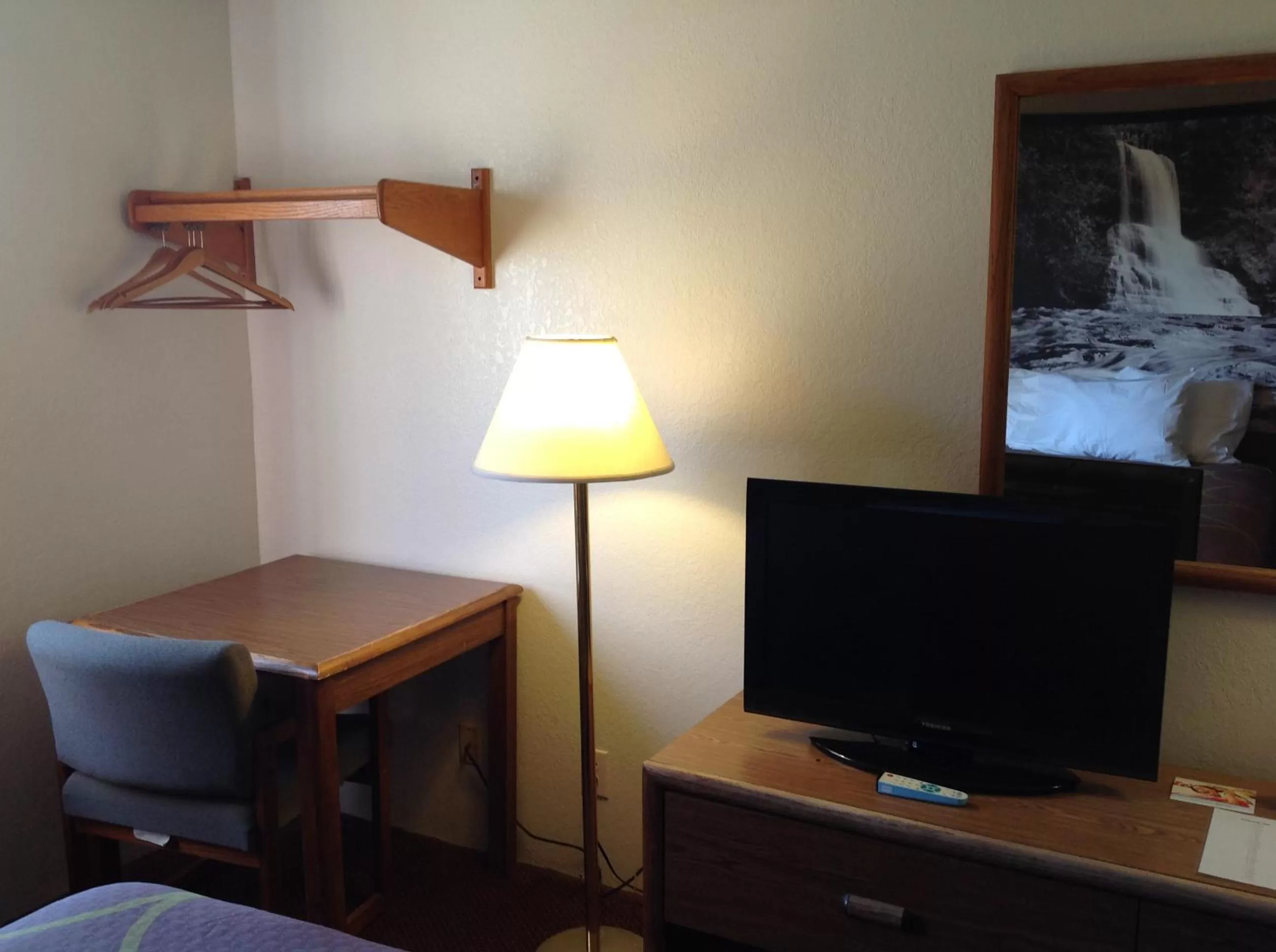 Queen Room - Mobility Access/Non-Smoking in Super 8 by Wyndham Winchester VA