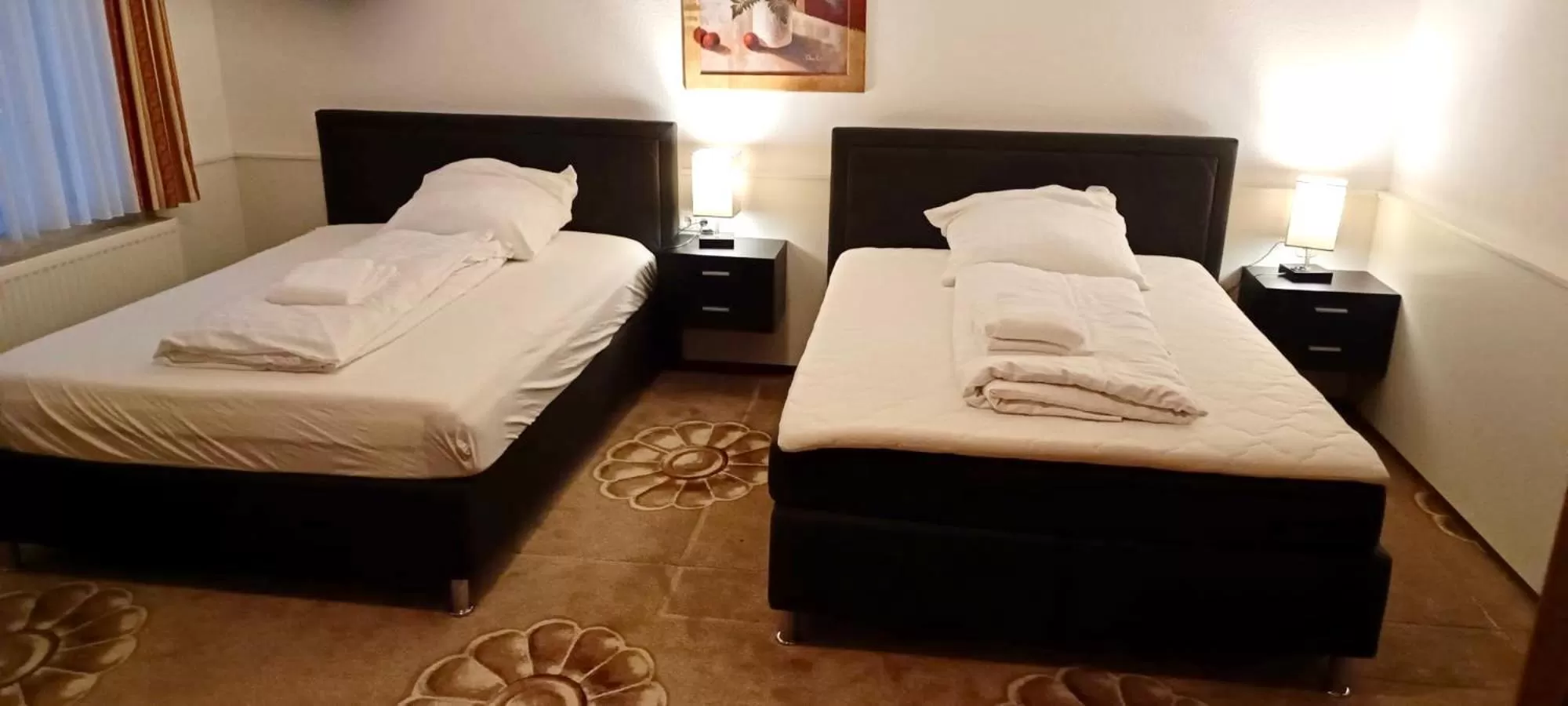 Standard Twin Room in DUA Hotel