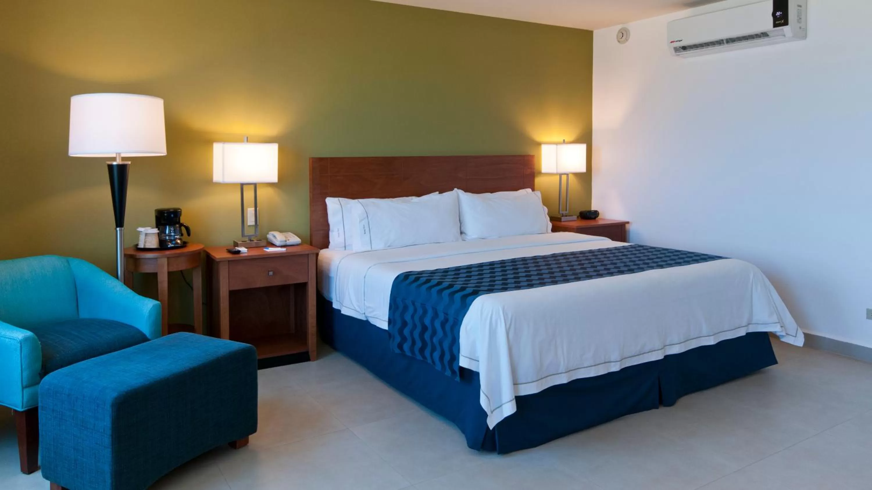 Standard King Room with Extra Space in Holiday Inn Express Cabo San Lucas by IHG
