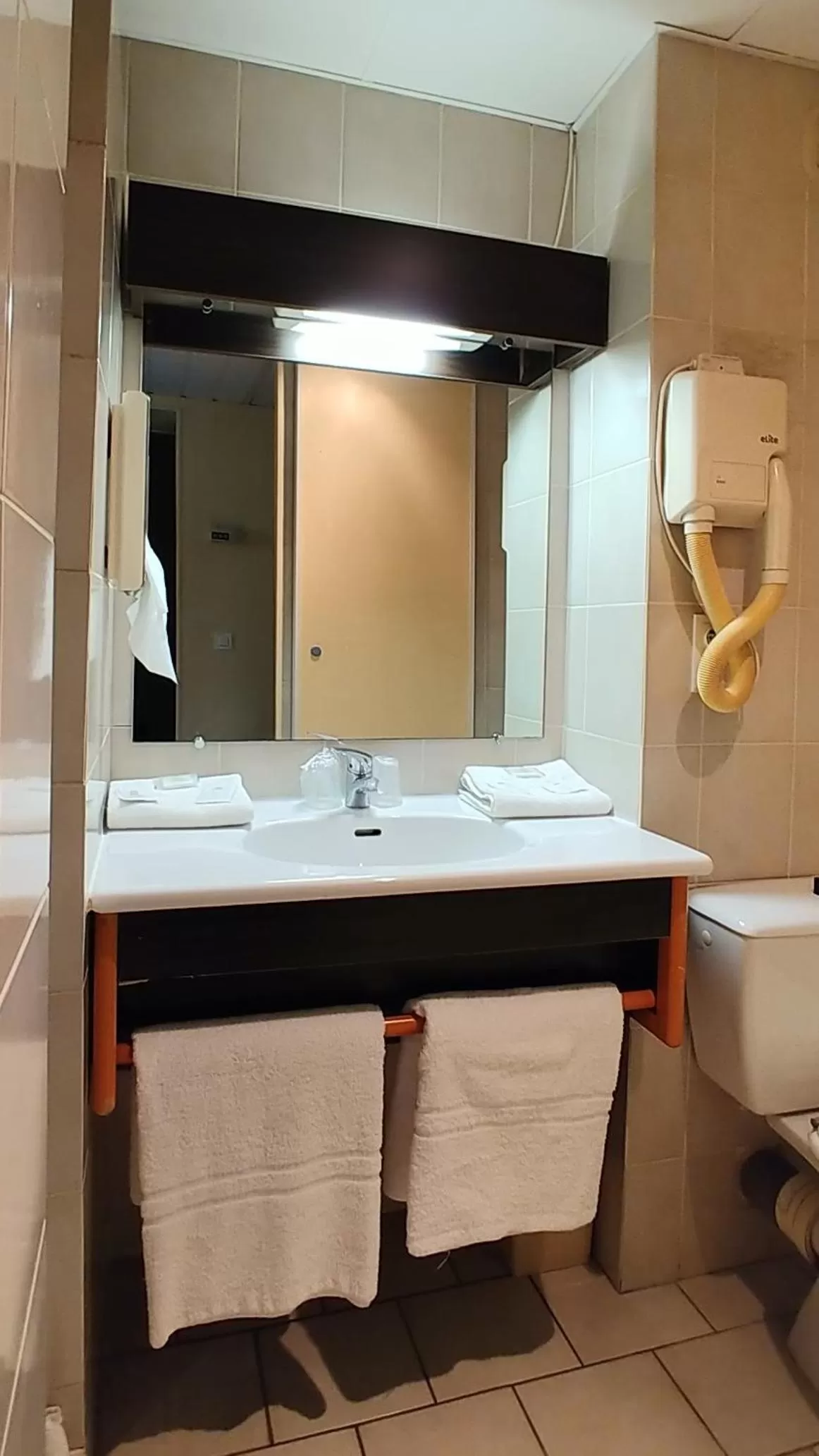 Superior triple Room with Garden View in Hôtel Le Victoria