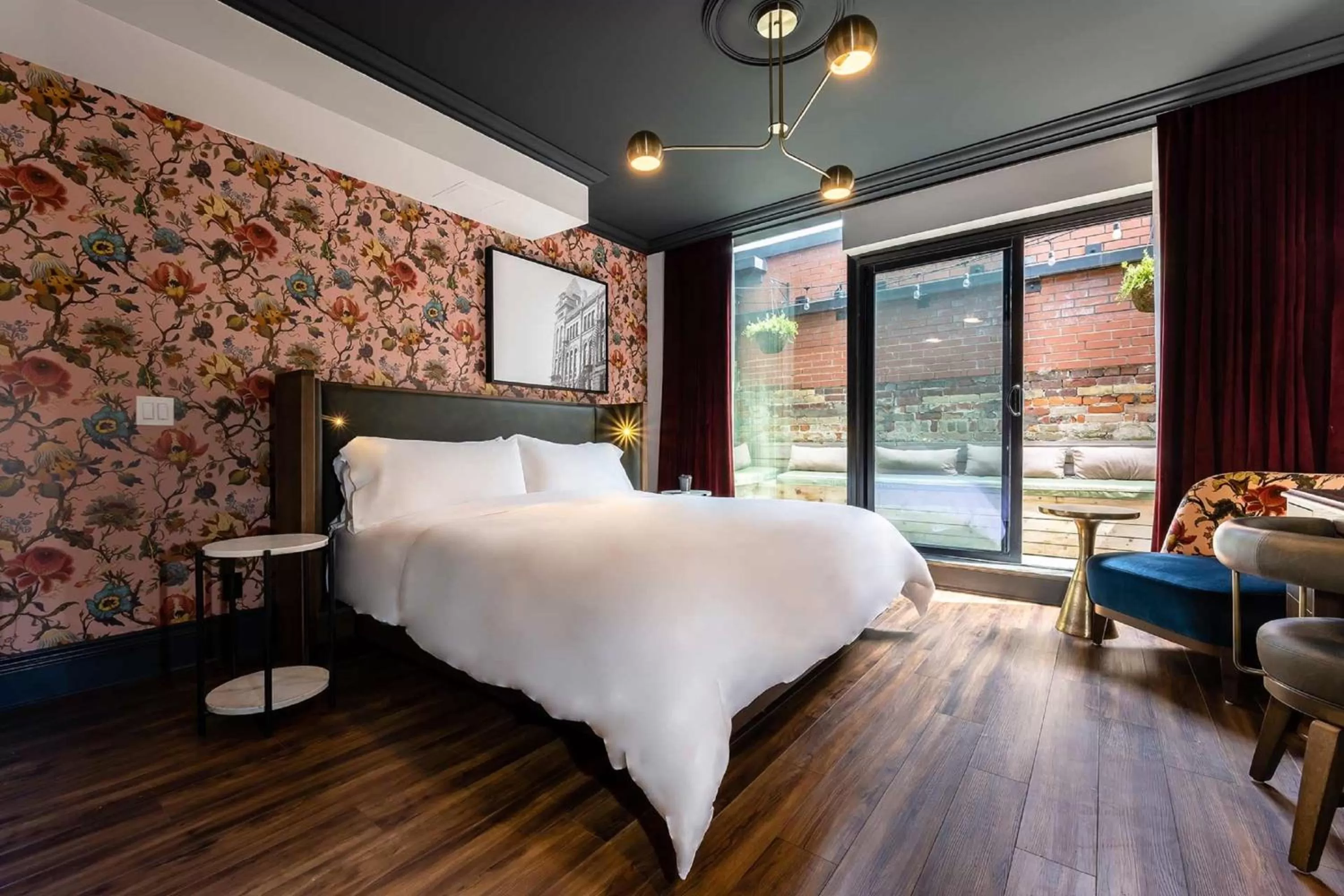 King Room with Balcony in The Broadview Hotel