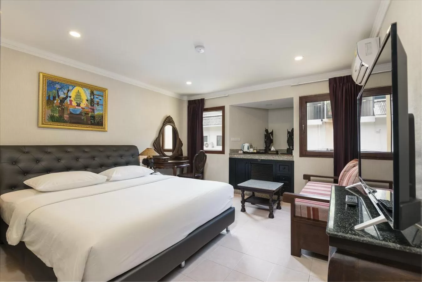 Deluxe King Room in The Ambiance Hotel