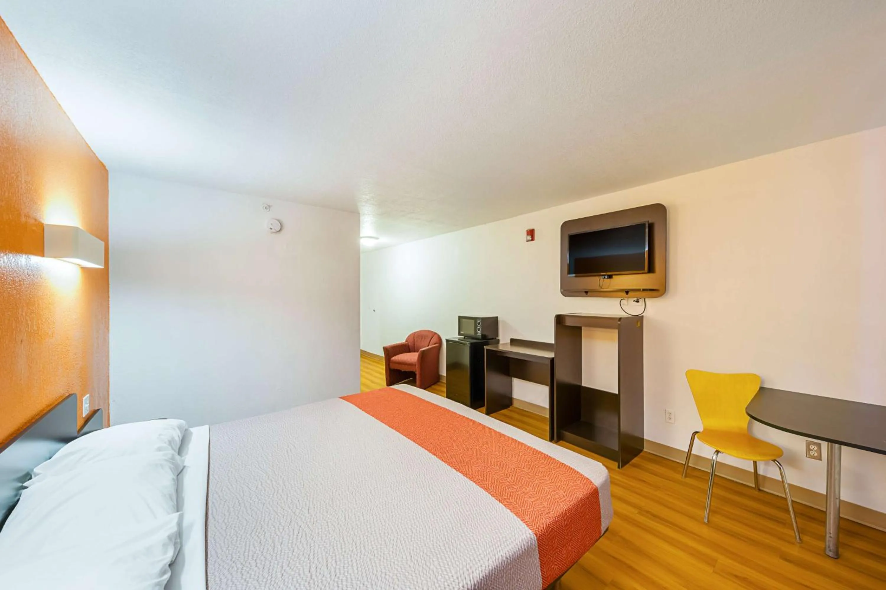 King Room - single occupancy - Non-Smoking in Motel 6-Amarillo, TX