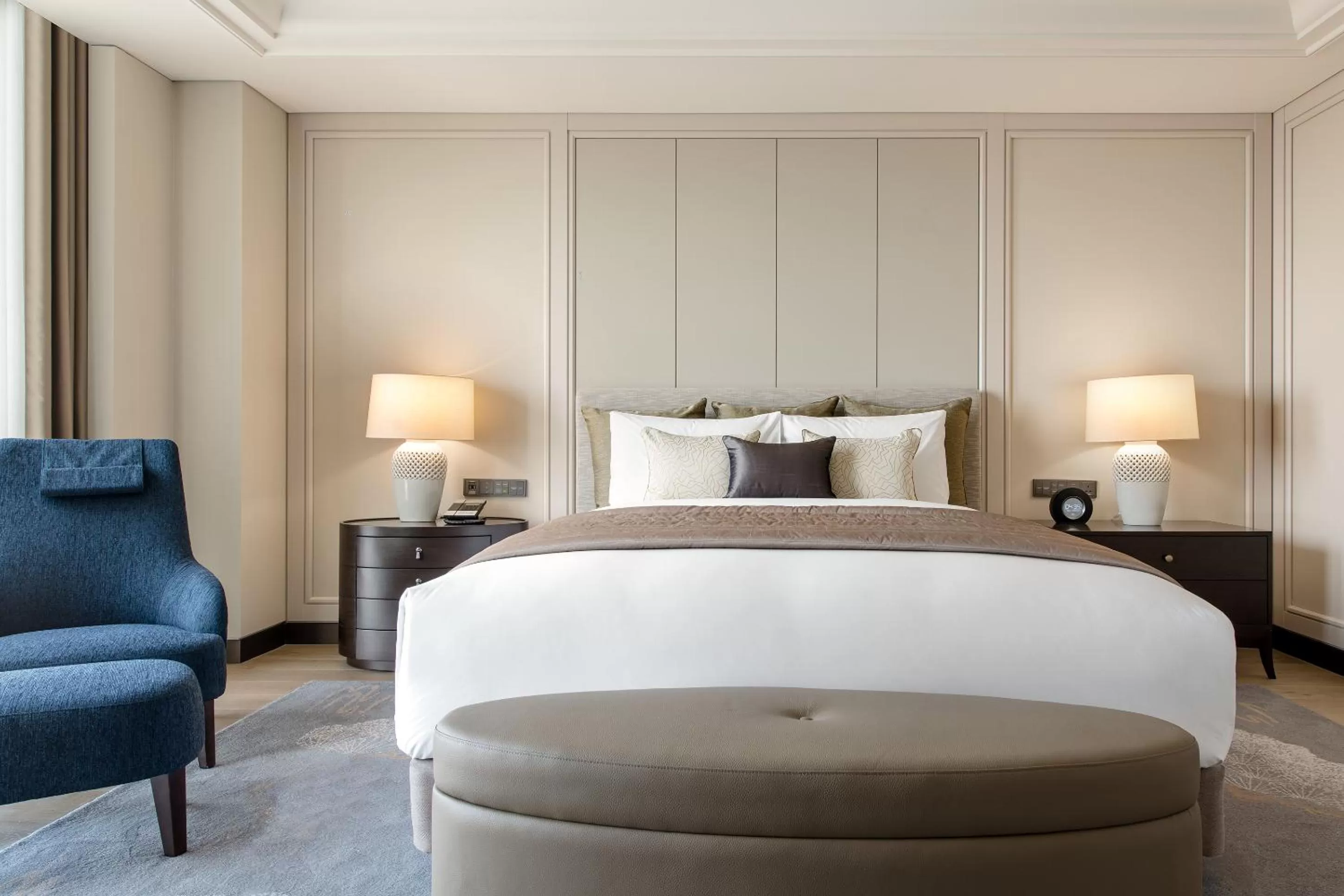 Deluxe King Suite in Paradise City