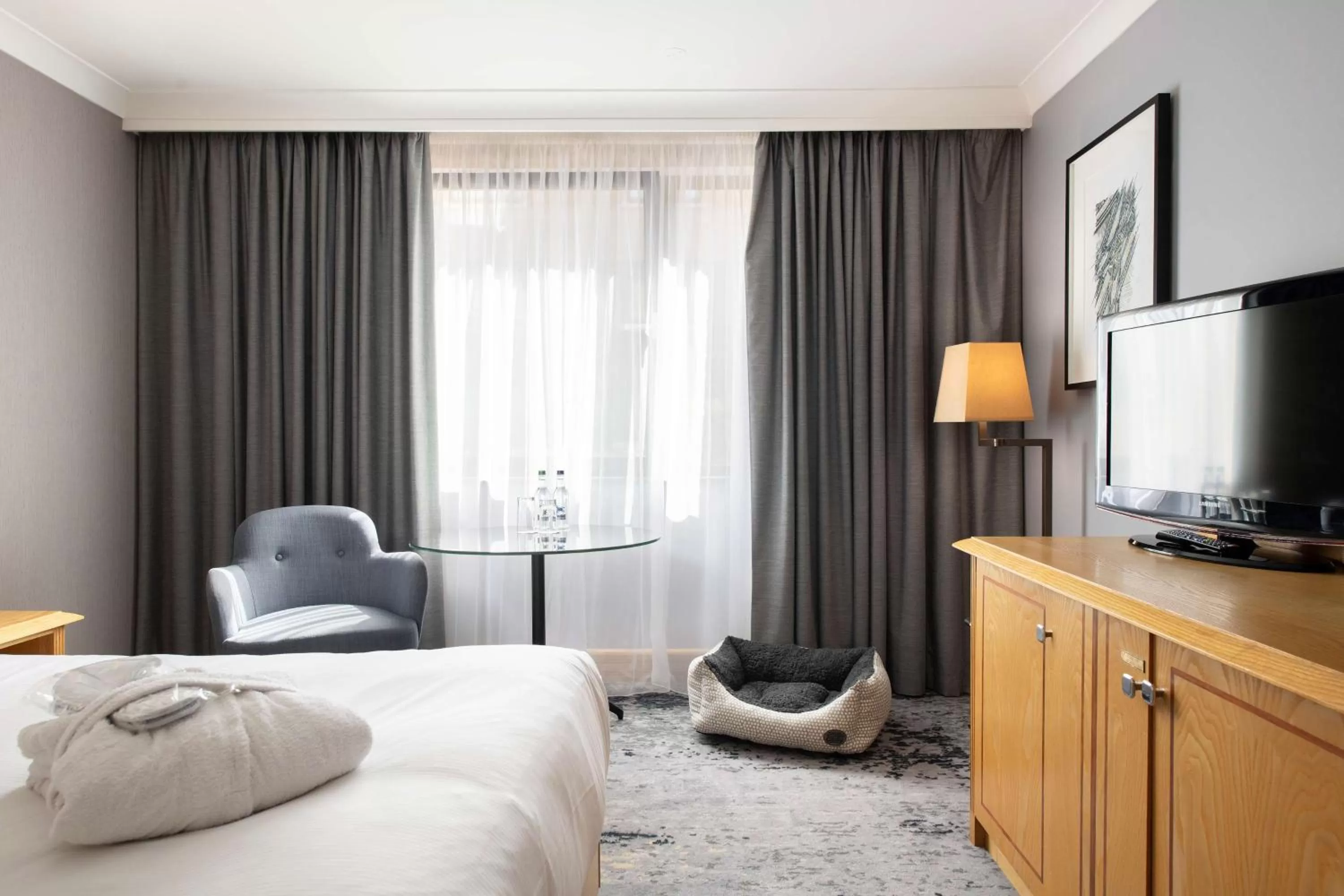 Deluxe Queen Room in DoubleTree by Hilton Swindon Hotel