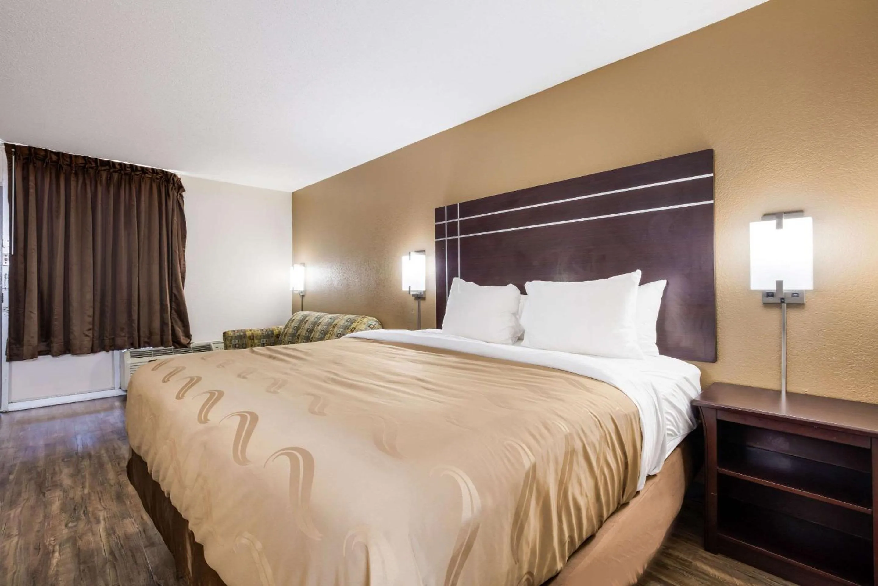 King Room - Non-Smoking in Quality Inn