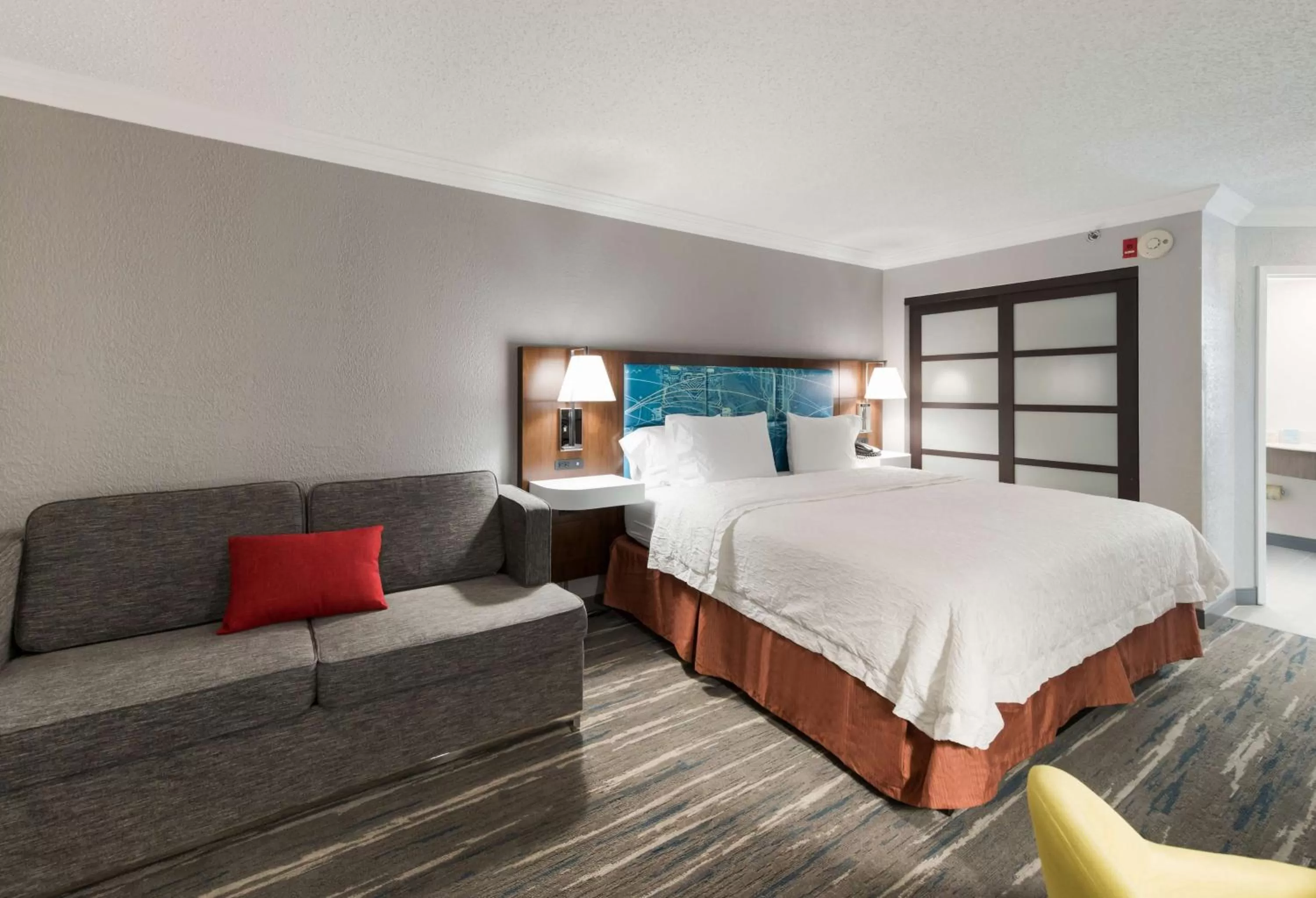 King Room with Sofa Bed - Hearing Accessible/Non-Smoking in Hampton Inn & Suites Chicago-Hoffman Estates