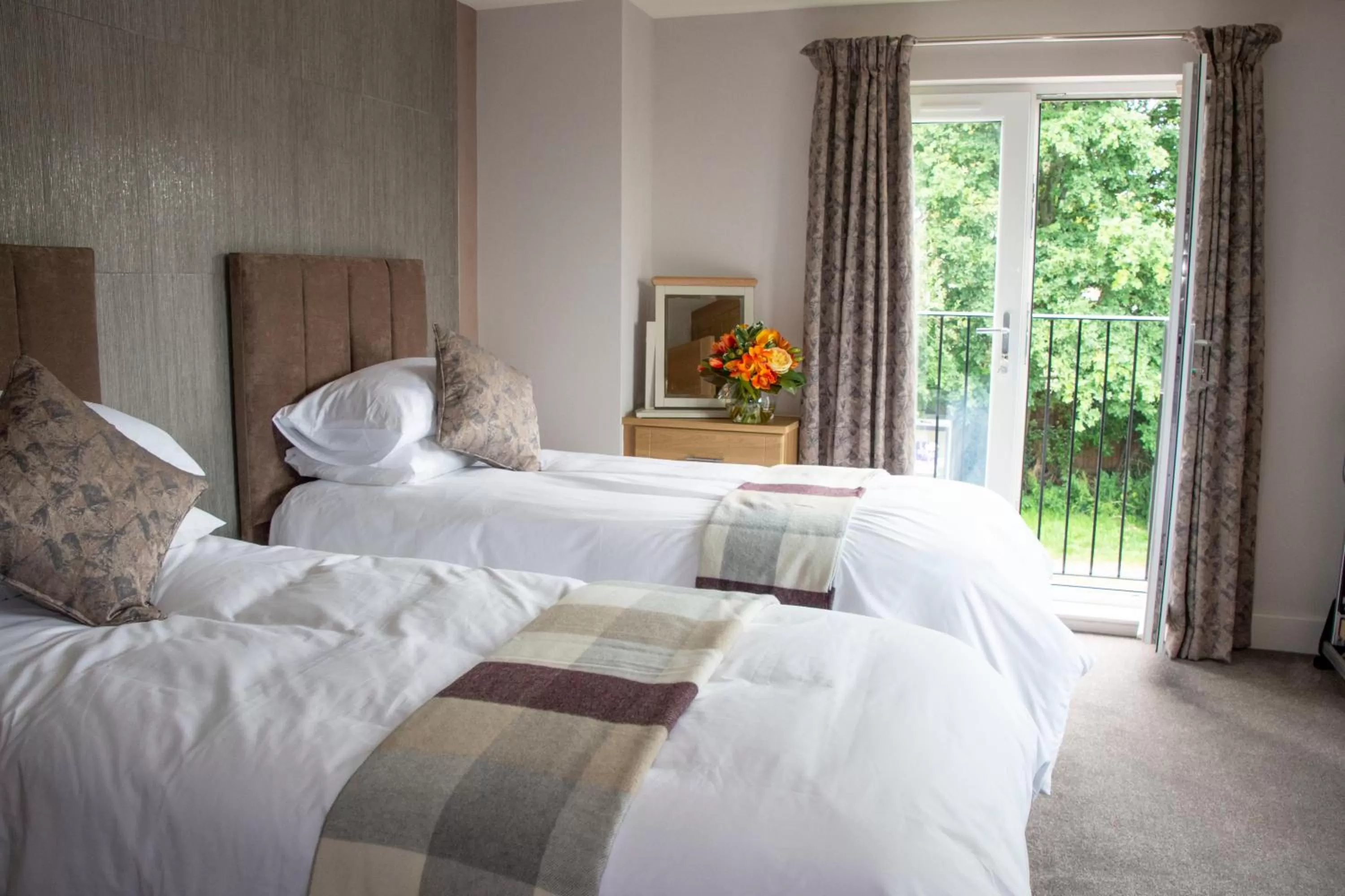 Double or Twin Room with Extra Bed in Rose and Crown