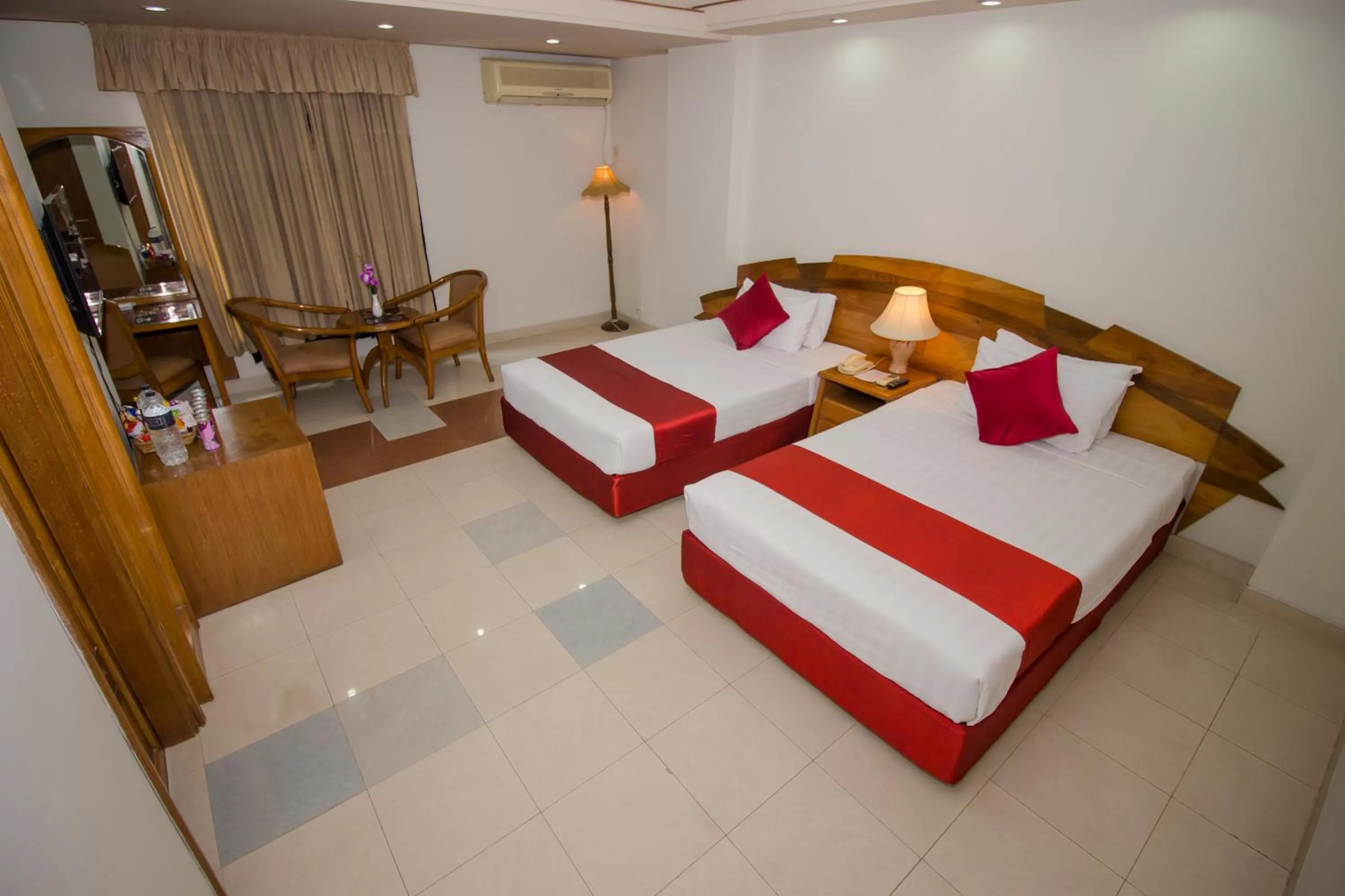 Premier Twin Room in Hotel Victory - Best in City Center