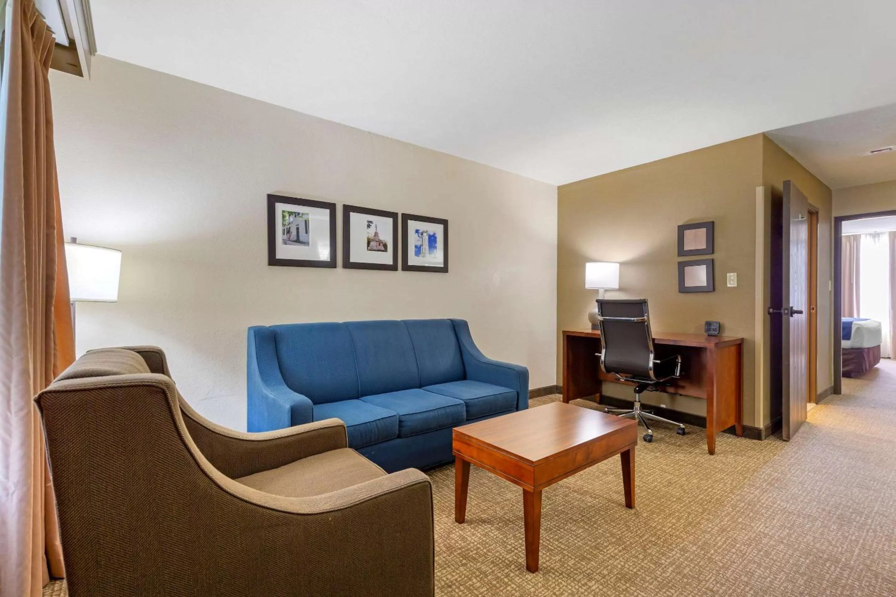 King Suite with Sofa Bed in Comfort Suites Fredericksburg South