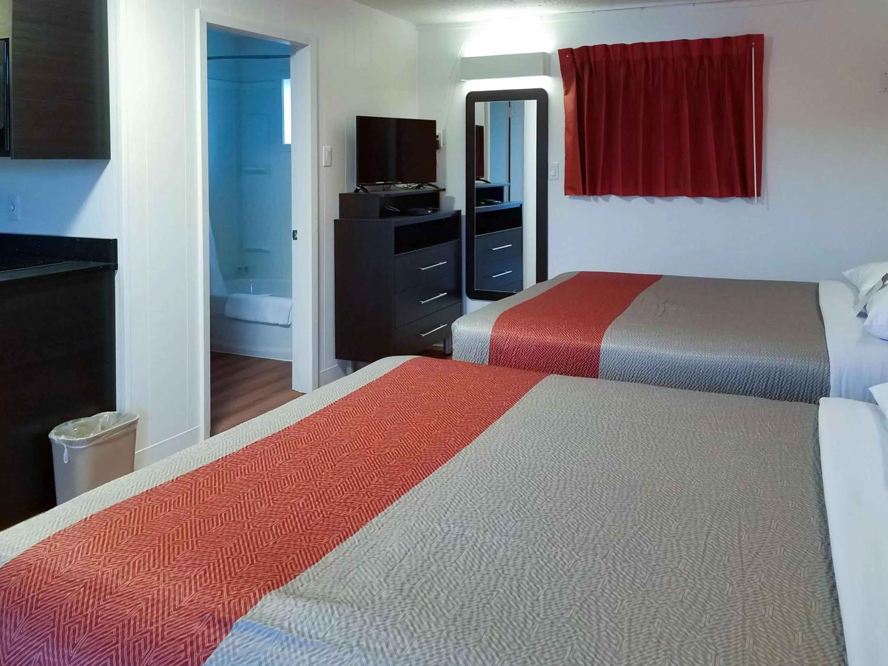 Deluxe Queen Room with Two Queen Beds - Non-Smoking in Motel 6-Cranbrook, BC